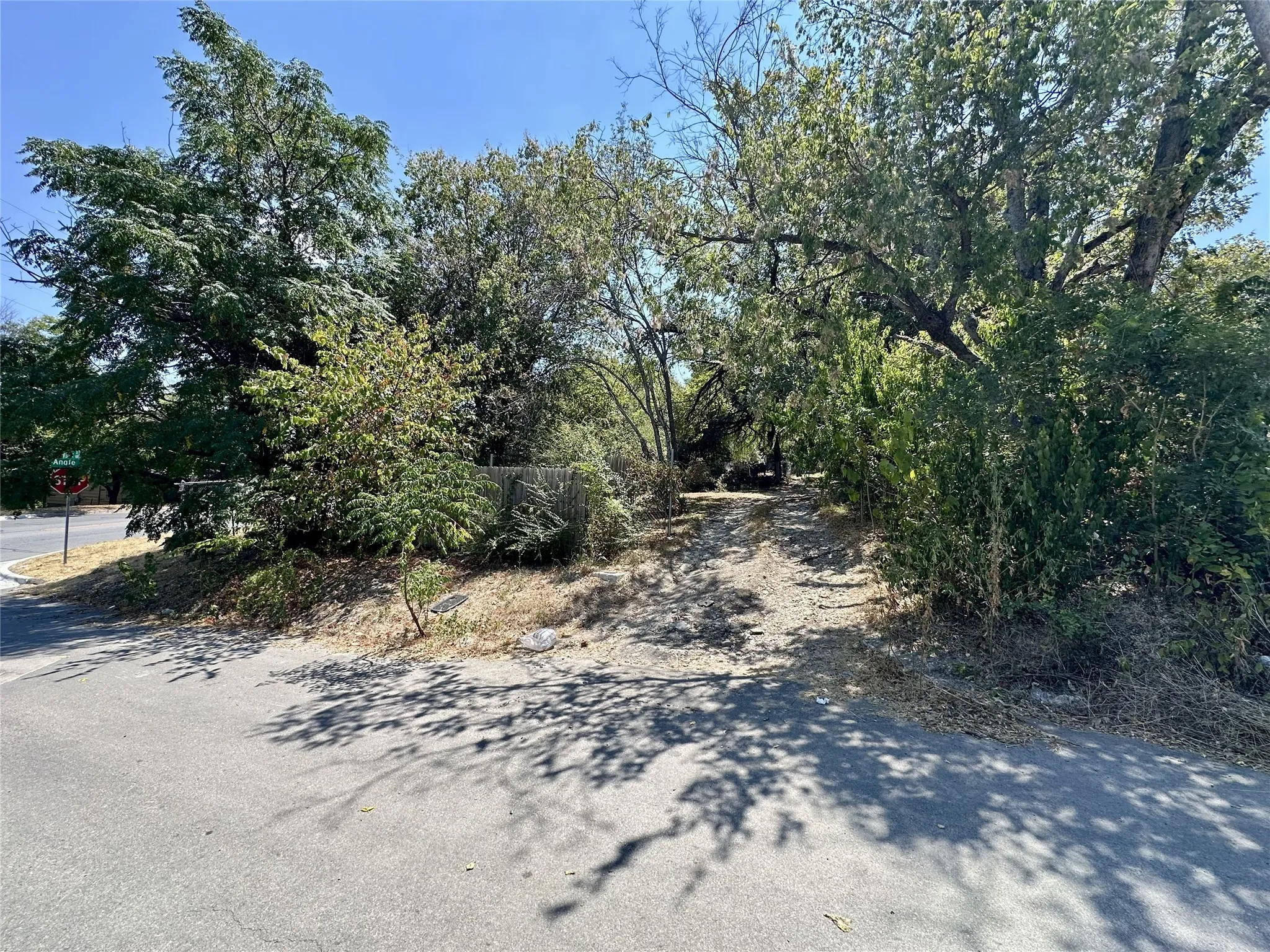 Unimproved Land For Sale in Tarrant County , 1001 NW Loraine Street, Fort Worth, Texas 76106, 0, 0, Garage spaces, 0 Sqft, built in 0, mls#21392042, Real Estate Agent in Fort Worth, Homes For Sale in Tarrant county, Homes For Sale in Fort Worth, Realtor in Fort Worth Texas, Real Estate Brokerage Independent Realty Texas, Luminita Cordes Realtor