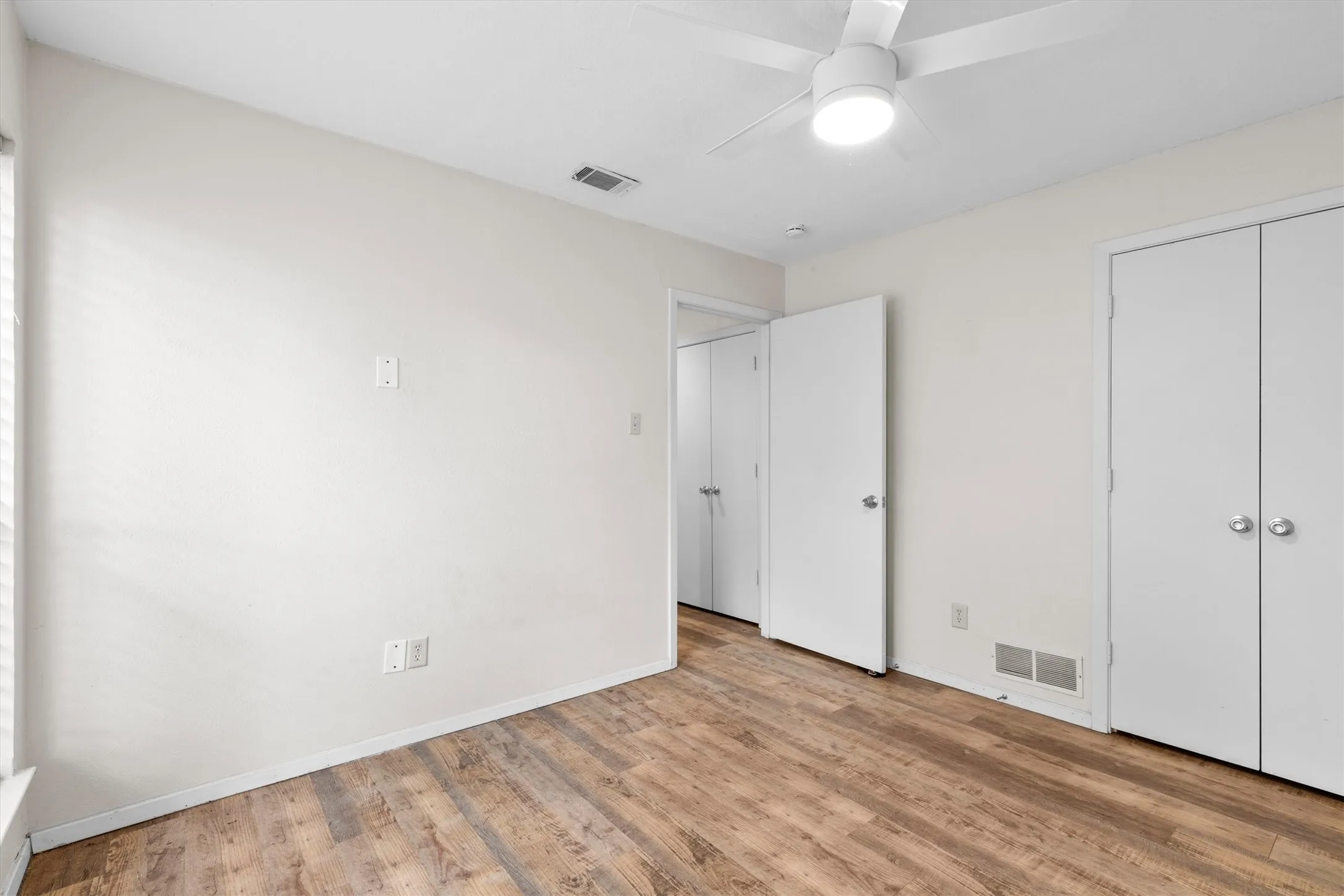 Single Family Residence For Rent in Collin County , 1908 Treehouse Lane, Plano, Texas 75023, 3 Bedroom, 2 Bathroom, 2 Garage spaces, 1,640 Sqft, built in 1978, mls#21392043, Real Estate Agent in Plano, Homes For Rent in Collin county, Homes For Rent in Plano, Realtor in Plano Texas, Real Estate Brokerage Independent Realty Texas, Luminita Cordes Realtor