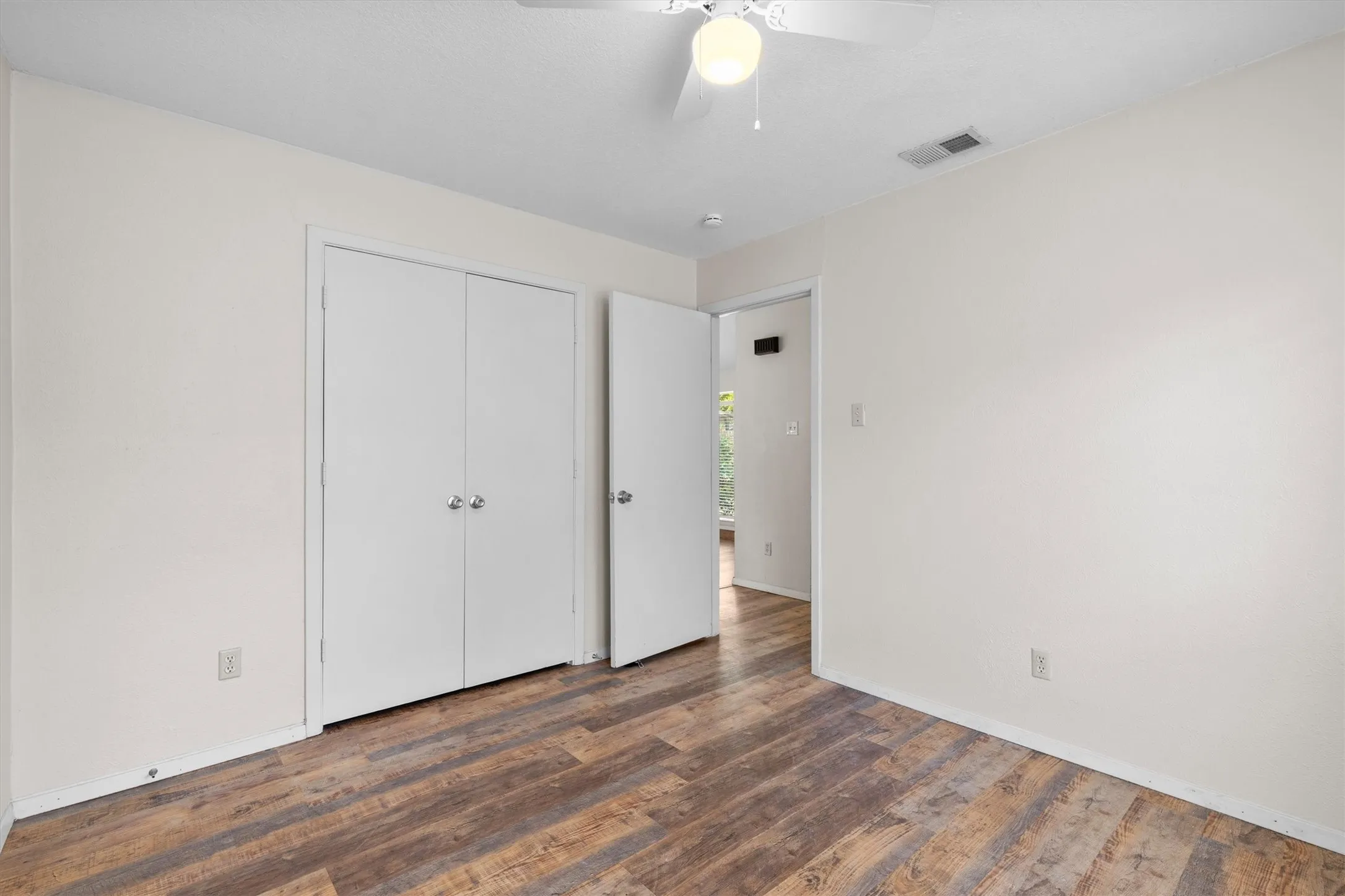 Single Family Residence For Rent in Collin County , 1908 Treehouse Lane, Plano, Texas 75023, 3 Bedroom, 2 Bathroom, 2 Garage spaces, 1,640 Sqft, built in 1978, mls#21392043, Real Estate Agent in Plano, Homes For Rent in Collin county, Homes For Rent in Plano, Realtor in Plano Texas, Real Estate Brokerage Independent Realty Texas, Luminita Cordes Realtor