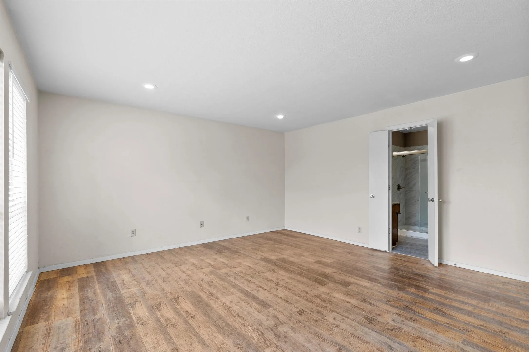 Single Family Residence For Rent in Collin County , 1908 Treehouse Lane, Plano, Texas 75023, 3 Bedroom, 2 Bathroom, 2 Garage spaces, 1,640 Sqft, built in 1978, mls#21392043, Real Estate Agent in Plano, Homes For Rent in Collin county, Homes For Rent in Plano, Realtor in Plano Texas, Real Estate Brokerage Independent Realty Texas, Luminita Cordes Realtor