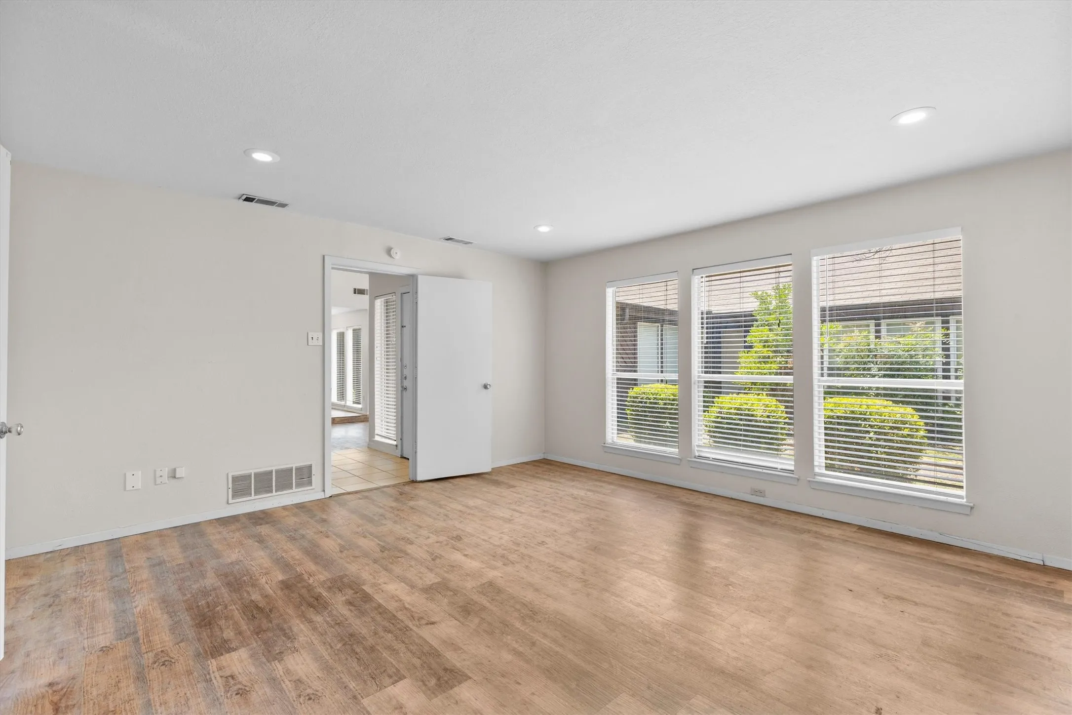 Single Family Residence For Rent in Collin County , 1908 Treehouse Lane, Plano, Texas 75023, 3 Bedroom, 2 Bathroom, 2 Garage spaces, 1,640 Sqft, built in 1978, mls#21392043, Real Estate Agent in Plano, Homes For Rent in Collin county, Homes For Rent in Plano, Realtor in Plano Texas, Real Estate Brokerage Independent Realty Texas, Luminita Cordes Realtor