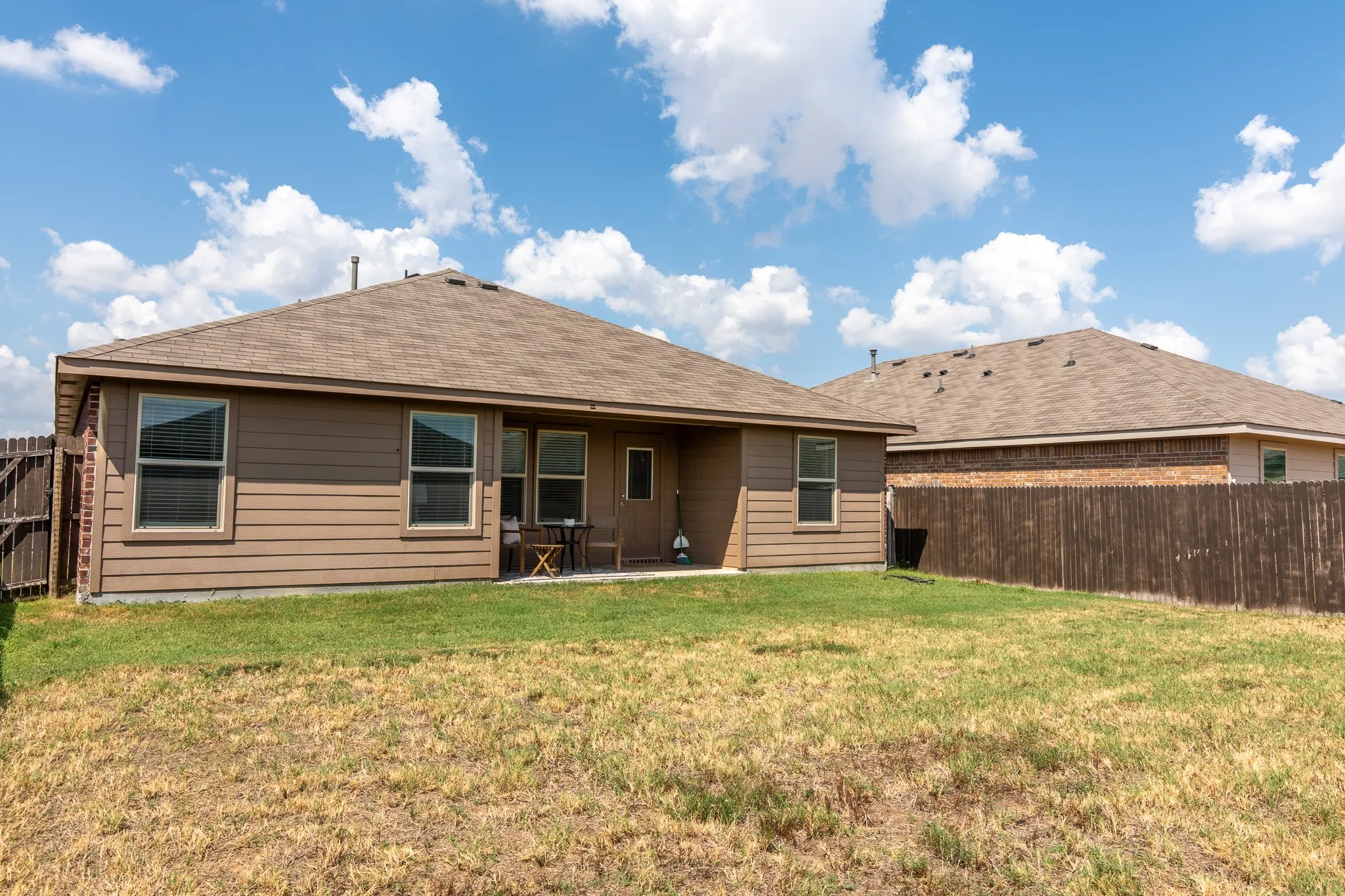 Single Family Residence For Sale in Tarrant County , 10345 Fort Belknap Trail, Crowley, Texas 76036, 3 Bedroom, 2 Bathroom, 2 Garage spaces, 1,465 Sqft, built in 2019, mls#21391605, Real Estate Agent in Crowley, Homes For Sale in Tarrant county, Homes For Sale in Crowley, Realtor in Crowley Texas, Real Estate Brokerage Independent Realty Texas, Luminita Cordes Realtor