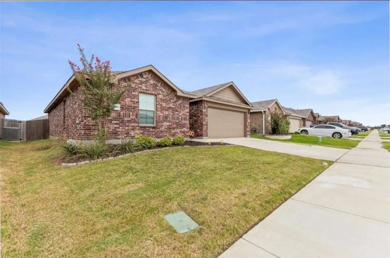 Single Family Residence For Sale in Tarrant County , 10345 Fort Belknap Trail, Crowley, Texas 76036, 3 Bedroom, 2 Bathroom, 2 Garage spaces, 1,465 Sqft, built in 2019, mls#21391605, Real Estate Agent in Crowley, Homes For Sale in Tarrant county, Homes For Sale in Crowley, Realtor in Crowley Texas, Real Estate Brokerage Independent Realty Texas, Luminita Cordes Realtor