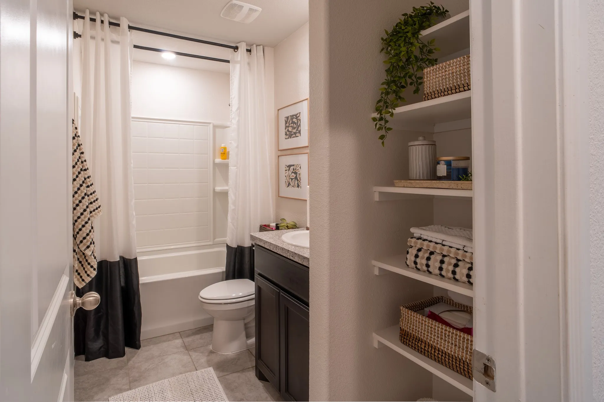 Single Family Residence For Sale in Tarrant County , 10345 Fort Belknap Trail, Crowley, Texas 76036, 3 Bedroom, 2 Bathroom, 2 Garage spaces, 1,465 Sqft, built in 2019, mls#21391605, Real Estate Agent in Crowley, Homes For Sale in Tarrant county, Homes For Sale in Crowley, Realtor in Crowley Texas, Real Estate Brokerage Independent Realty Texas, Luminita Cordes Realtor