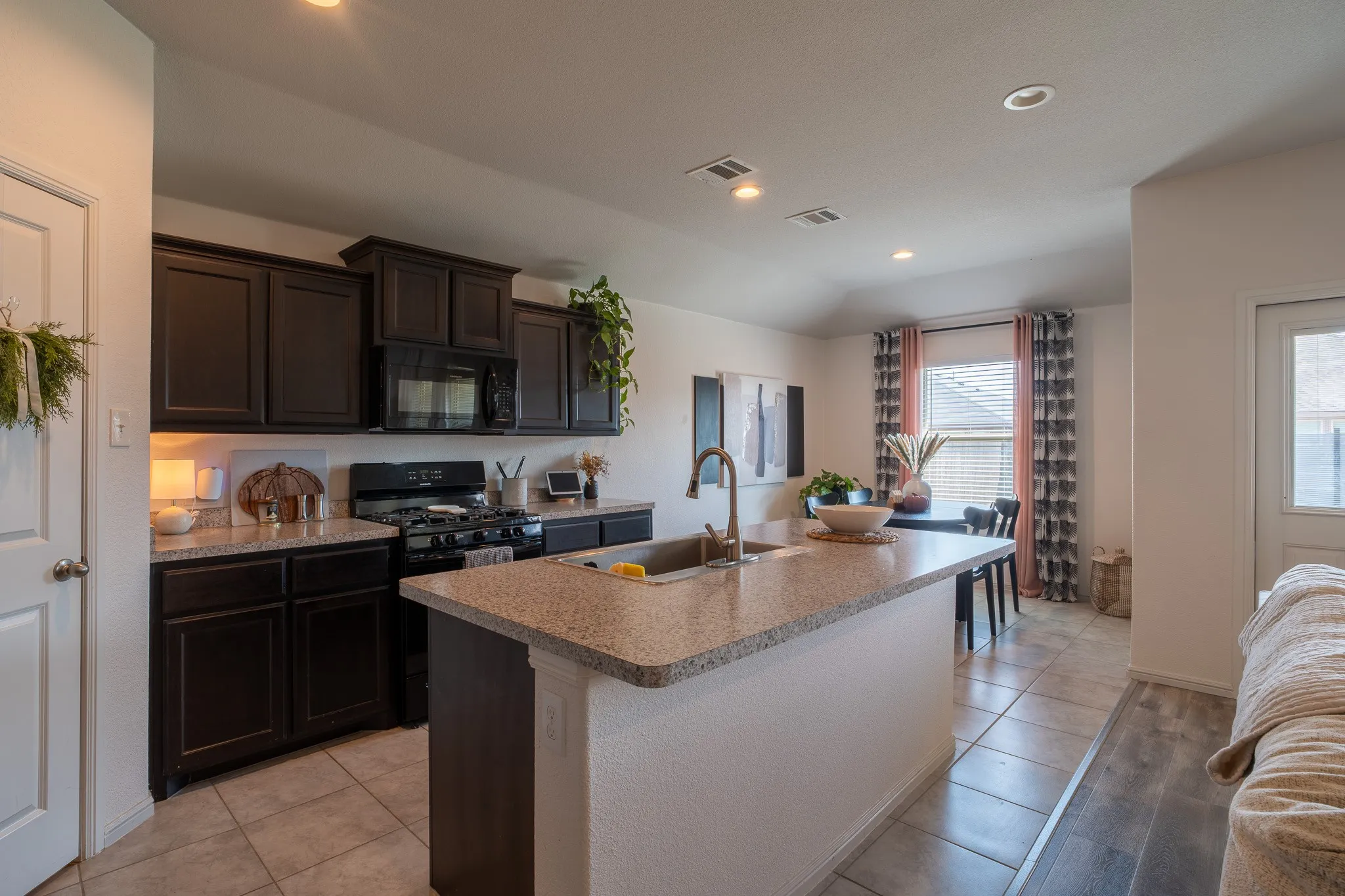 Single Family Residence For Sale in Tarrant County , 10345 Fort Belknap Trail, Crowley, Texas 76036, 3 Bedroom, 2 Bathroom, 2 Garage spaces, 1,465 Sqft, built in 2019, mls#21391605, Real Estate Agent in Crowley, Homes For Sale in Tarrant county, Homes For Sale in Crowley, Realtor in Crowley Texas, Real Estate Brokerage Independent Realty Texas, Luminita Cordes Realtor