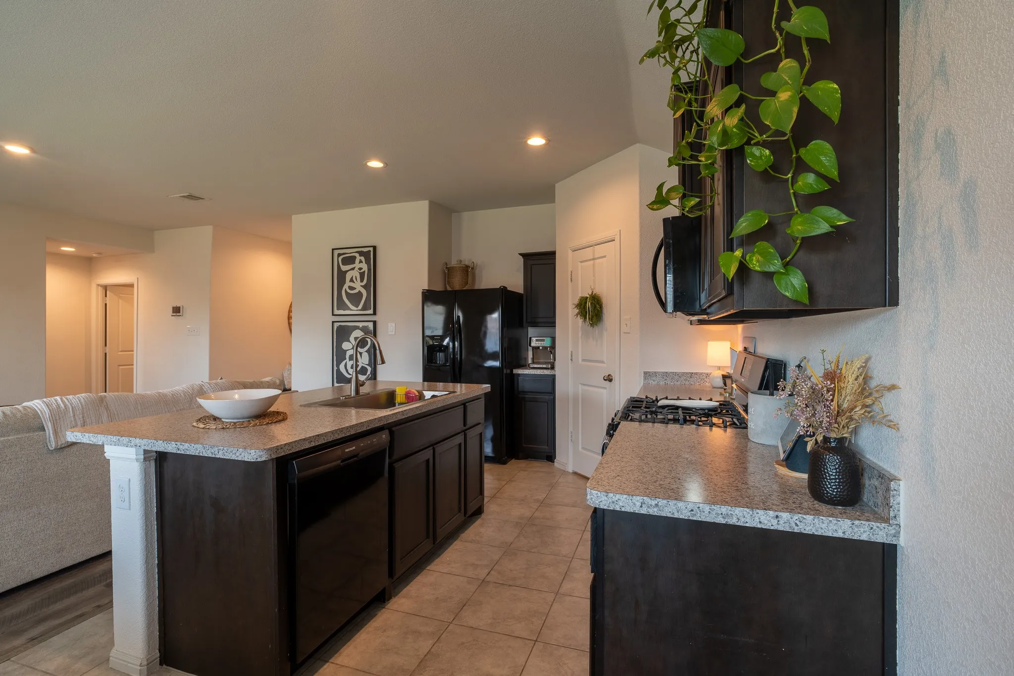 Single Family Residence For Sale in Tarrant County , 10345 Fort Belknap Trail, Crowley, Texas 76036, 3 Bedroom, 2 Bathroom, 2 Garage spaces, 1,465 Sqft, built in 2019, mls#21391605, Real Estate Agent in Crowley, Homes For Sale in Tarrant county, Homes For Sale in Crowley, Realtor in Crowley Texas, Real Estate Brokerage Independent Realty Texas, Luminita Cordes Realtor