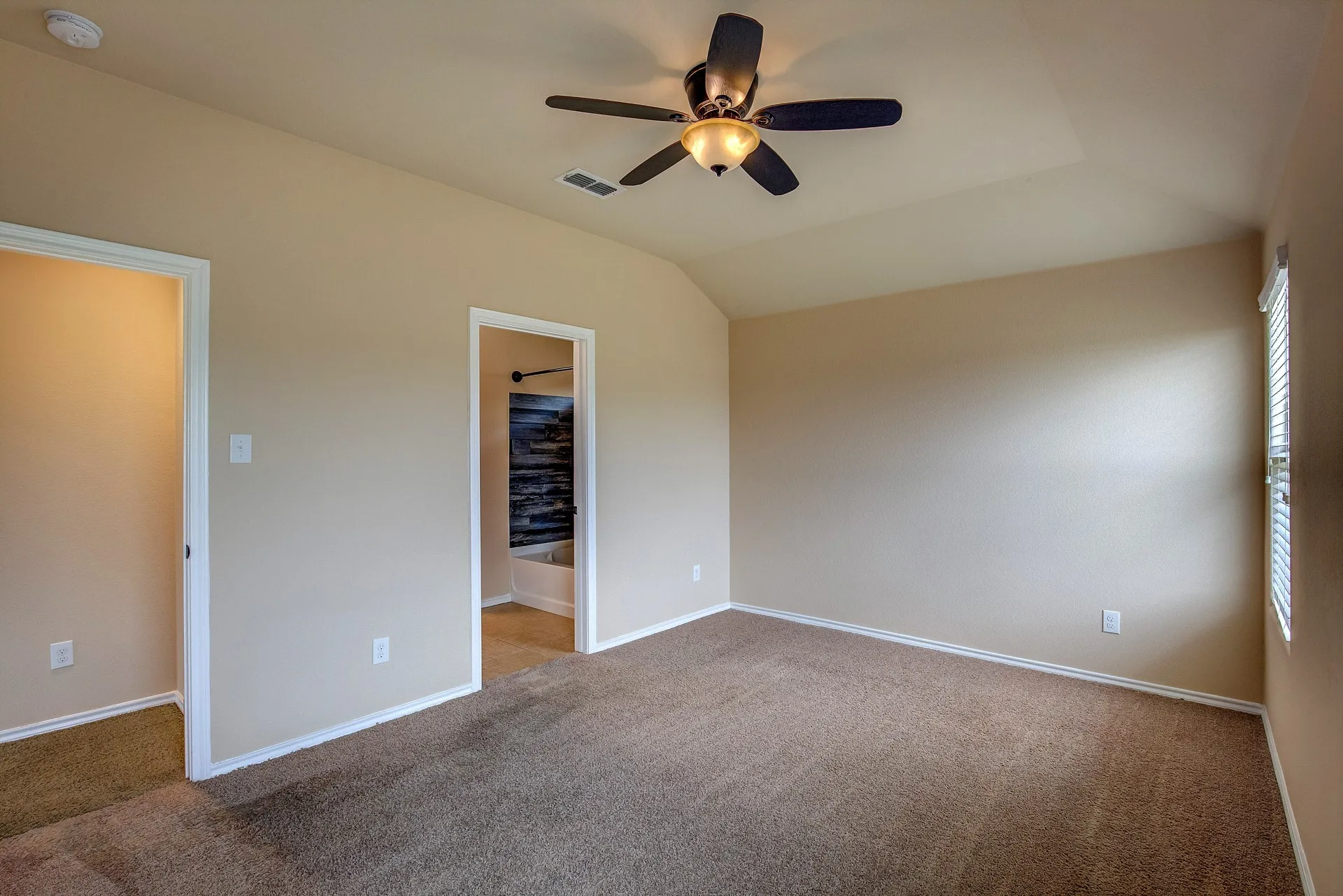 Single Family Residence For Rent in Tarrant County , 6300 Leaping Fawn Drive, Fort Worth, Texas 76179, 4 Bedroom, 2 Bathroom, 2 Garage spaces, 1,620 Sqft, built in 2015, mls#21392049, Real Estate Agent in Fort Worth, Homes For Rent in Tarrant county, Homes For Rent in Fort Worth, Realtor in Fort Worth Texas, Real Estate Brokerage Independent Realty Texas, Luminita Cordes Realtor