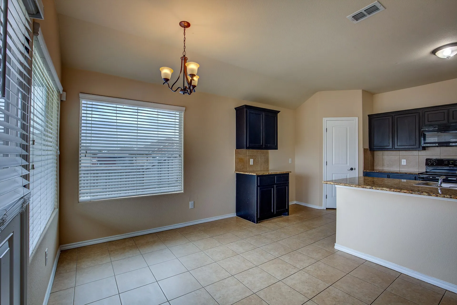 Single Family Residence For Rent in Tarrant County , 6300 Leaping Fawn Drive, Fort Worth, Texas 76179, 4 Bedroom, 2 Bathroom, 2 Garage spaces, 1,620 Sqft, built in 2015, mls#21392049, Real Estate Agent in Fort Worth, Homes For Rent in Tarrant county, Homes For Rent in Fort Worth, Realtor in Fort Worth Texas, Real Estate Brokerage Independent Realty Texas, Luminita Cordes Realtor