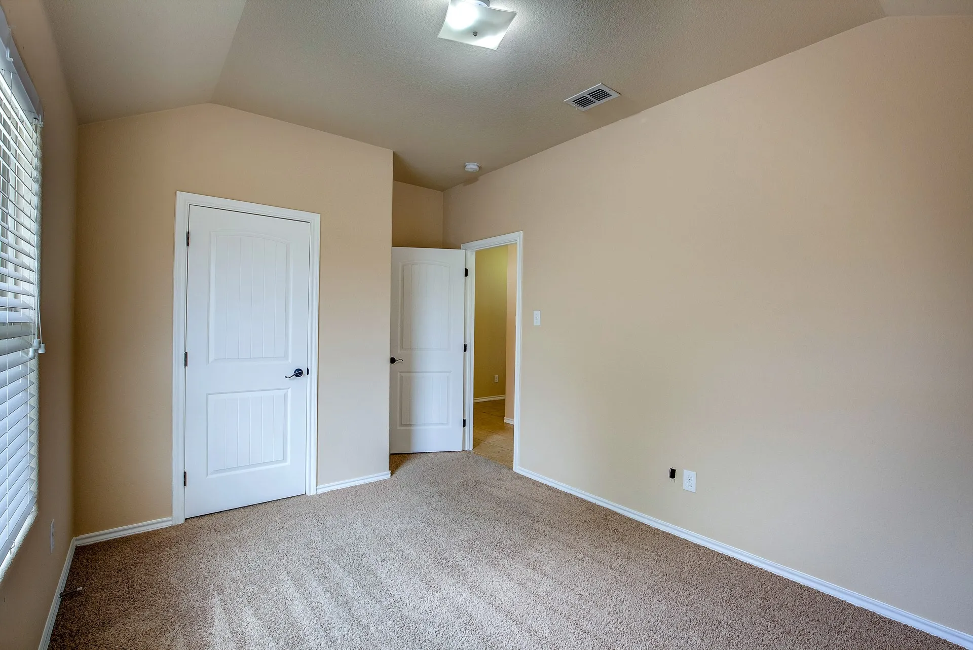 Single Family Residence For Rent in Tarrant County , 6300 Leaping Fawn Drive, Fort Worth, Texas 76179, 4 Bedroom, 2 Bathroom, 2 Garage spaces, 1,620 Sqft, built in 2015, mls#21392049, Real Estate Agent in Fort Worth, Homes For Rent in Tarrant county, Homes For Rent in Fort Worth, Realtor in Fort Worth Texas, Real Estate Brokerage Independent Realty Texas, Luminita Cordes Realtor