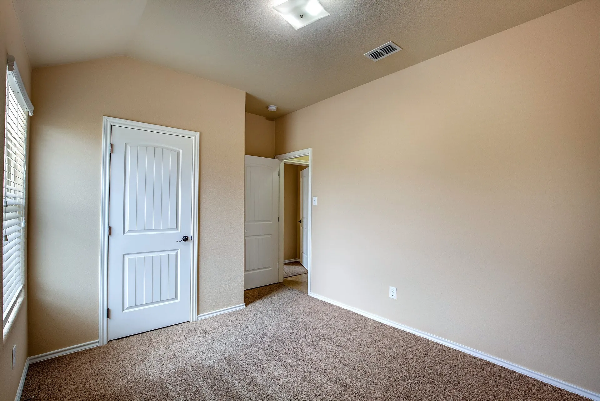 Single Family Residence For Rent in Tarrant County , 6300 Leaping Fawn Drive, Fort Worth, Texas 76179, 4 Bedroom, 2 Bathroom, 2 Garage spaces, 1,620 Sqft, built in 2015, mls#21392049, Real Estate Agent in Fort Worth, Homes For Rent in Tarrant county, Homes For Rent in Fort Worth, Realtor in Fort Worth Texas, Real Estate Brokerage Independent Realty Texas, Luminita Cordes Realtor