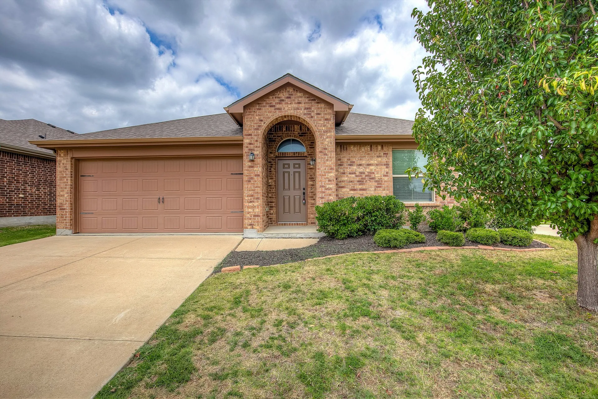 Single Family Residence For Rent in Tarrant County , 6300 Leaping Fawn Drive, Fort Worth, Texas 76179, 4 Bedroom, 2 Bathroom, 2 Garage spaces, 1,620 Sqft, built in 2015, mls#21392049, Real Estate Agent in Fort Worth, Homes For Rent in Tarrant county, Homes For Rent in Fort Worth, Realtor in Fort Worth Texas, Real Estate Brokerage Independent Realty Texas, Luminita Cordes Realtor
