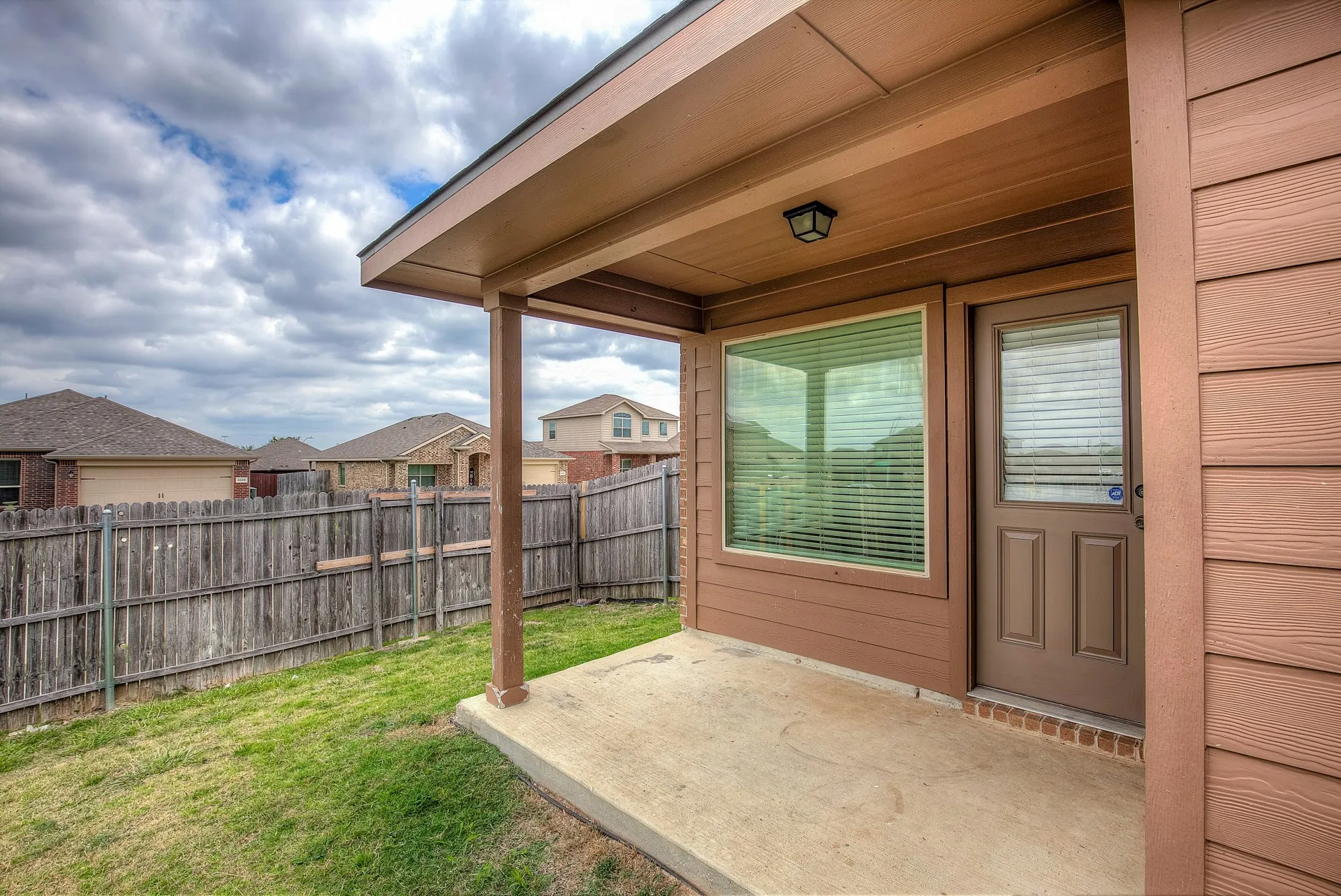 Single Family Residence For Rent in Tarrant County , 6300 Leaping Fawn Drive, Fort Worth, Texas 76179, 4 Bedroom, 2 Bathroom, 2 Garage spaces, 1,620 Sqft, built in 2015, mls#21392049, Real Estate Agent in Fort Worth, Homes For Rent in Tarrant county, Homes For Rent in Fort Worth, Realtor in Fort Worth Texas, Real Estate Brokerage Independent Realty Texas, Luminita Cordes Realtor