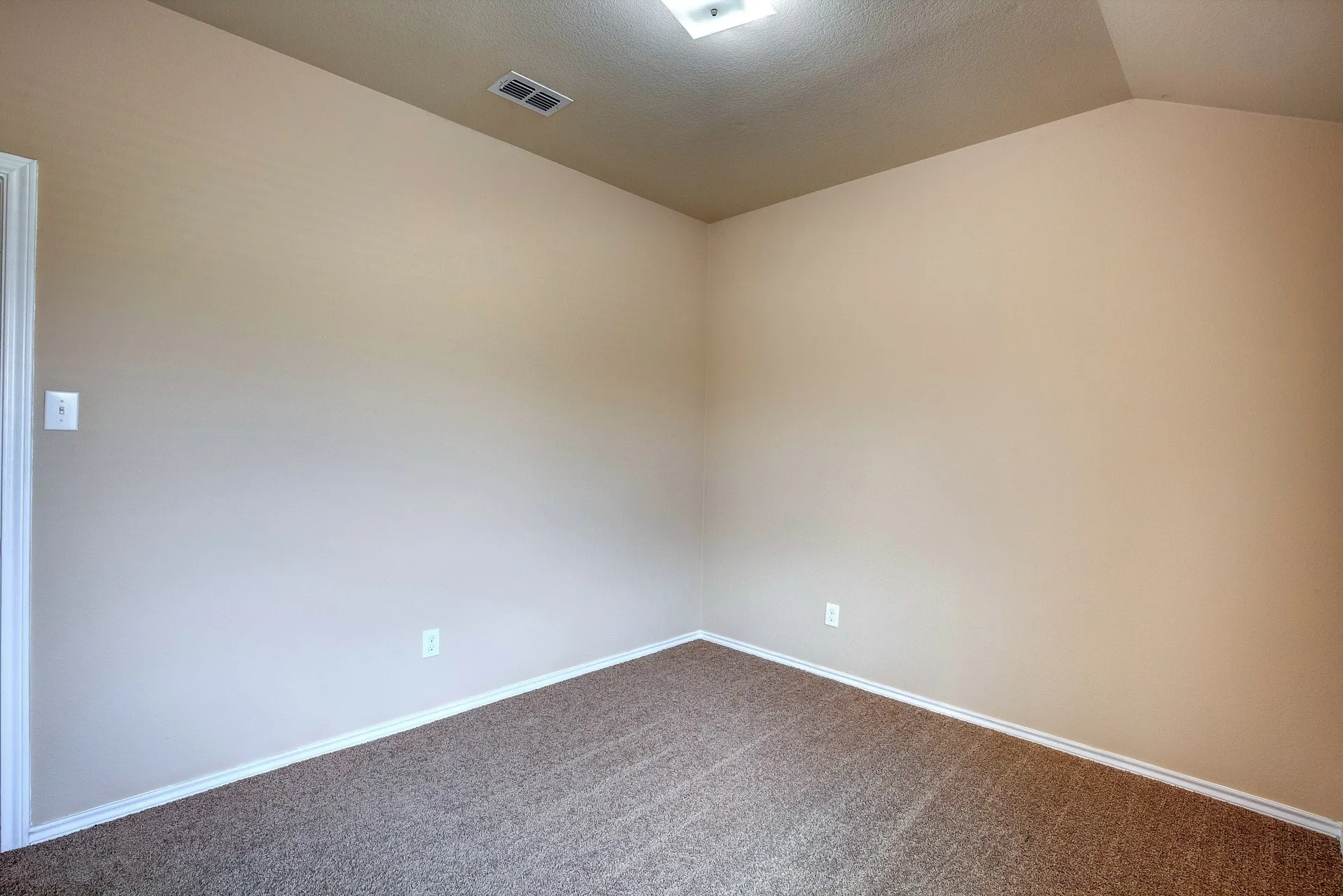 Single Family Residence For Rent in Tarrant County , 6300 Leaping Fawn Drive, Fort Worth, Texas 76179, 4 Bedroom, 2 Bathroom, 2 Garage spaces, 1,620 Sqft, built in 2015, mls#21392049, Real Estate Agent in Fort Worth, Homes For Rent in Tarrant county, Homes For Rent in Fort Worth, Realtor in Fort Worth Texas, Real Estate Brokerage Independent Realty Texas, Luminita Cordes Realtor