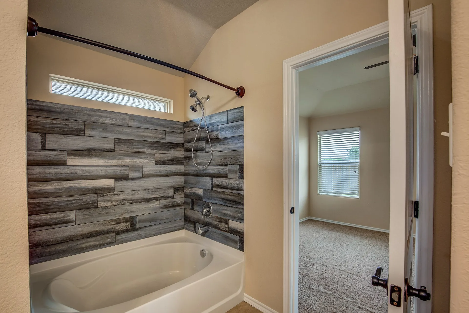 Single Family Residence For Rent in Tarrant County , 6300 Leaping Fawn Drive, Fort Worth, Texas 76179, 4 Bedroom, 2 Bathroom, 2 Garage spaces, 1,620 Sqft, built in 2015, mls#21392049, Real Estate Agent in Fort Worth, Homes For Rent in Tarrant county, Homes For Rent in Fort Worth, Realtor in Fort Worth Texas, Real Estate Brokerage Independent Realty Texas, Luminita Cordes Realtor