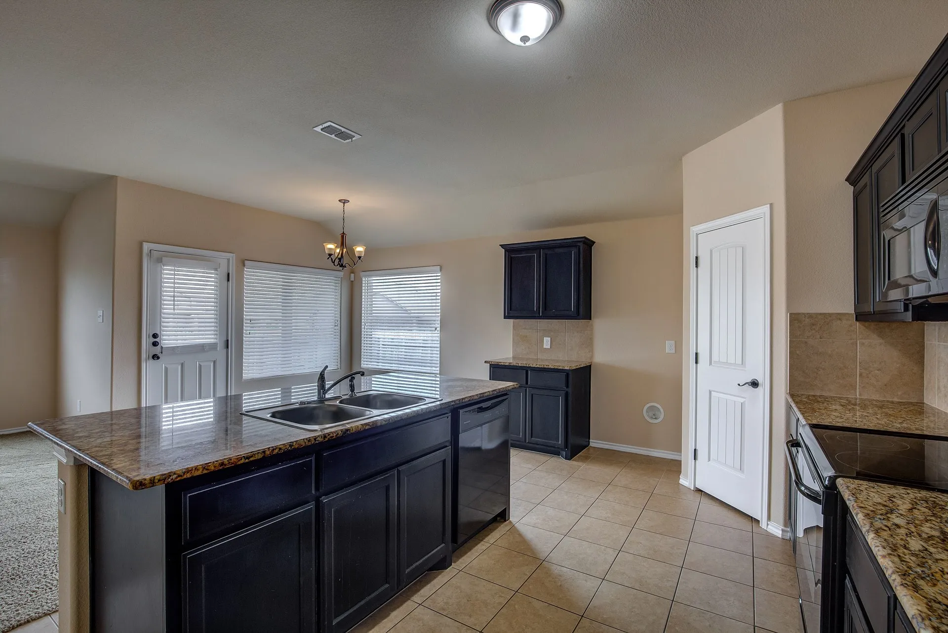 Single Family Residence For Rent in Tarrant County , 6300 Leaping Fawn Drive, Fort Worth, Texas 76179, 4 Bedroom, 2 Bathroom, 2 Garage spaces, 1,620 Sqft, built in 2015, mls#21392049, Real Estate Agent in Fort Worth, Homes For Rent in Tarrant county, Homes For Rent in Fort Worth, Realtor in Fort Worth Texas, Real Estate Brokerage Independent Realty Texas, Luminita Cordes Realtor