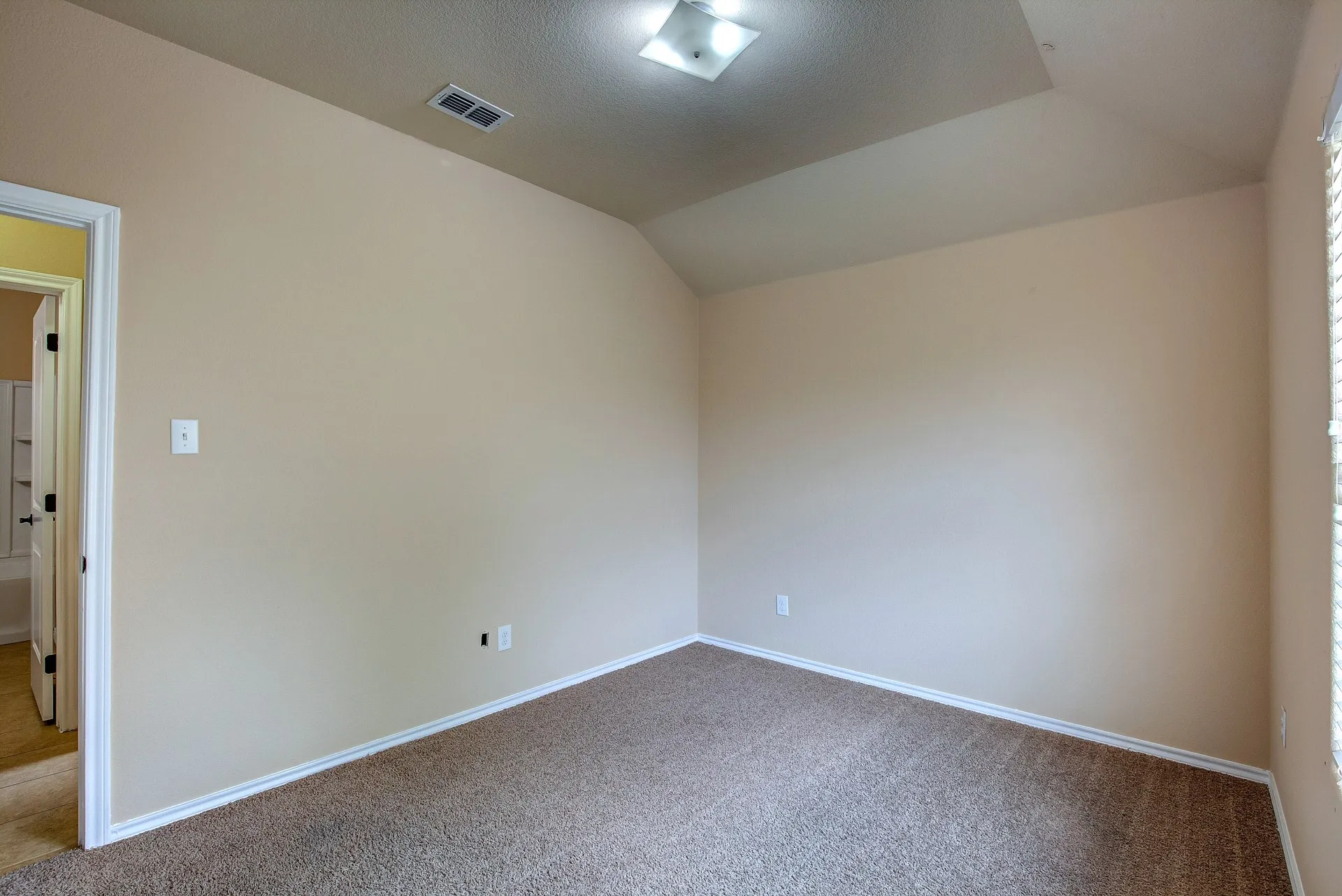 Single Family Residence For Rent in Tarrant County , 6300 Leaping Fawn Drive, Fort Worth, Texas 76179, 4 Bedroom, 2 Bathroom, 2 Garage spaces, 1,620 Sqft, built in 2015, mls#21392049, Real Estate Agent in Fort Worth, Homes For Rent in Tarrant county, Homes For Rent in Fort Worth, Realtor in Fort Worth Texas, Real Estate Brokerage Independent Realty Texas, Luminita Cordes Realtor