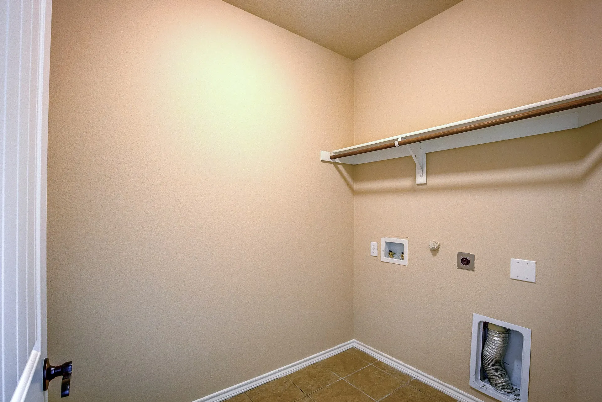 Single Family Residence For Rent in Tarrant County , 6300 Leaping Fawn Drive, Fort Worth, Texas 76179, 4 Bedroom, 2 Bathroom, 2 Garage spaces, 1,620 Sqft, built in 2015, mls#21392049, Real Estate Agent in Fort Worth, Homes For Rent in Tarrant county, Homes For Rent in Fort Worth, Realtor in Fort Worth Texas, Real Estate Brokerage Independent Realty Texas, Luminita Cordes Realtor