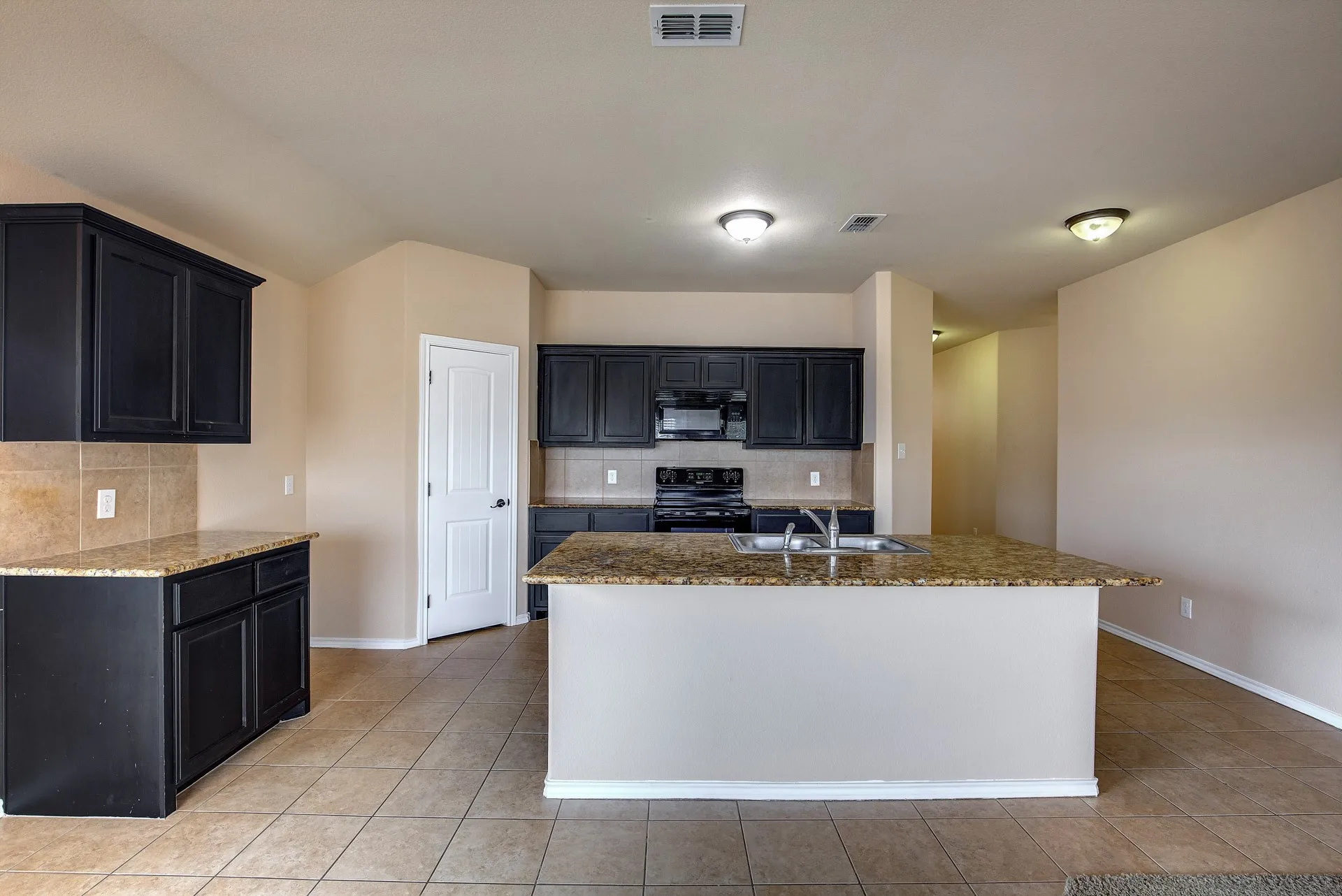 Single Family Residence For Rent in Tarrant County , 6300 Leaping Fawn Drive, Fort Worth, Texas 76179, 4 Bedroom, 2 Bathroom, 2 Garage spaces, 1,620 Sqft, built in 2015, mls#21392049, Real Estate Agent in Fort Worth, Homes For Rent in Tarrant county, Homes For Rent in Fort Worth, Realtor in Fort Worth Texas, Real Estate Brokerage Independent Realty Texas, Luminita Cordes Realtor