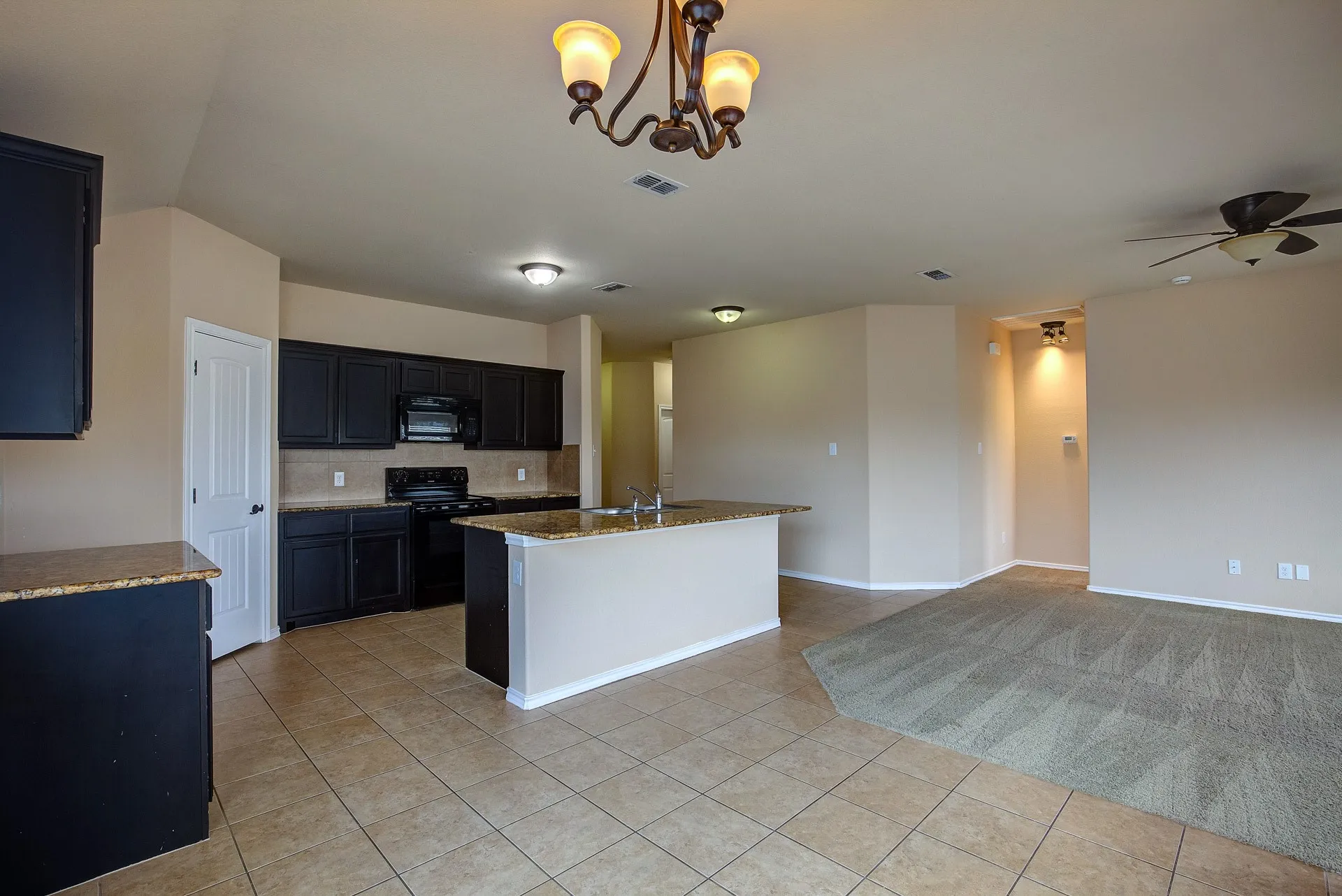 Single Family Residence For Rent in Tarrant County , 6300 Leaping Fawn Drive, Fort Worth, Texas 76179, 4 Bedroom, 2 Bathroom, 2 Garage spaces, 1,620 Sqft, built in 2015, mls#21392049, Real Estate Agent in Fort Worth, Homes For Rent in Tarrant county, Homes For Rent in Fort Worth, Realtor in Fort Worth Texas, Real Estate Brokerage Independent Realty Texas, Luminita Cordes Realtor
