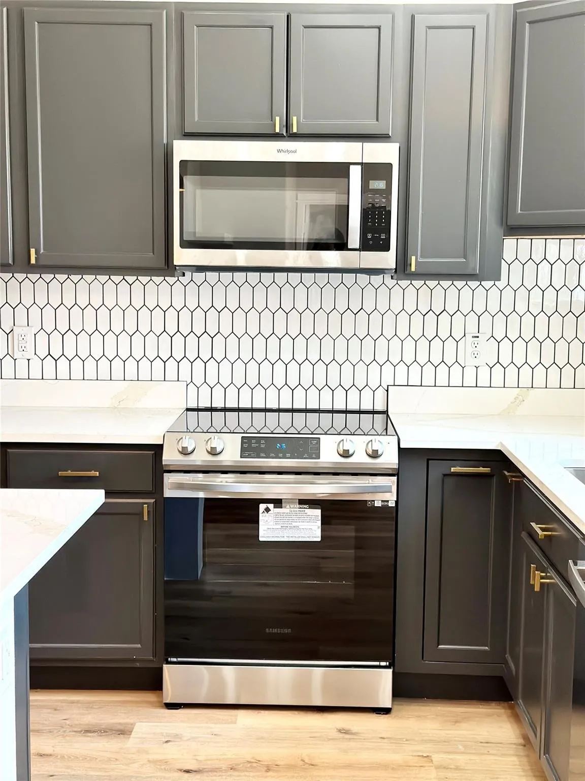Oven & Microwave included