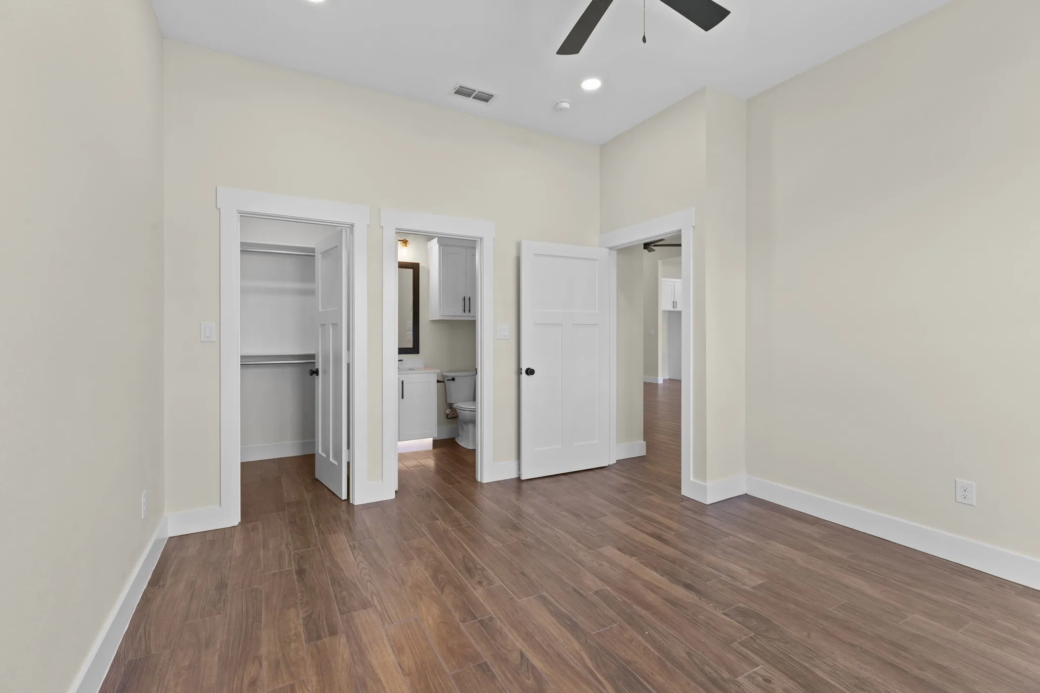 Wood-finish flooring, vaulted ceilings, and recessed lighting