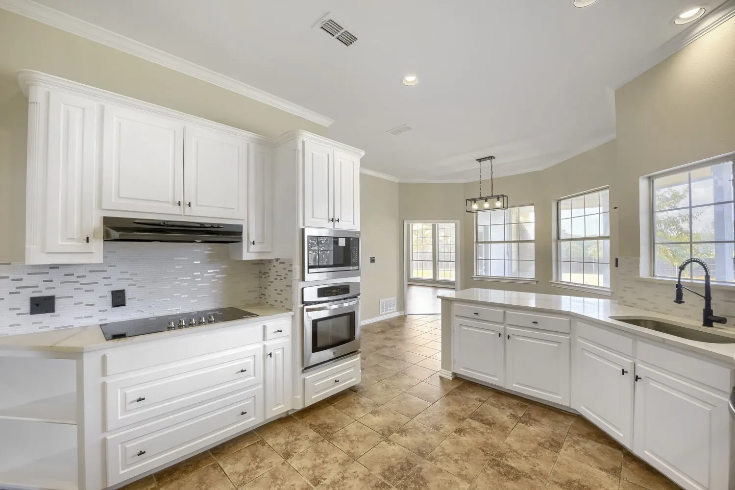 Single Family Residence For Sale in Denton County , 201 N Garza Road, Shady Shores, Texas 76208, 4 Bedroom, 3 Bathroom, 2 Garage spaces, 2,668 Sqft, built in 1995, mls#21390817, Real Estate Agent in Shady Shores, Homes For Sale in Denton county, Homes For Sale in Shady Shores, Realtor in Shady Shores Texas, Real Estate Brokerage Independent Realty Texas, Luminita Cordes Realtor