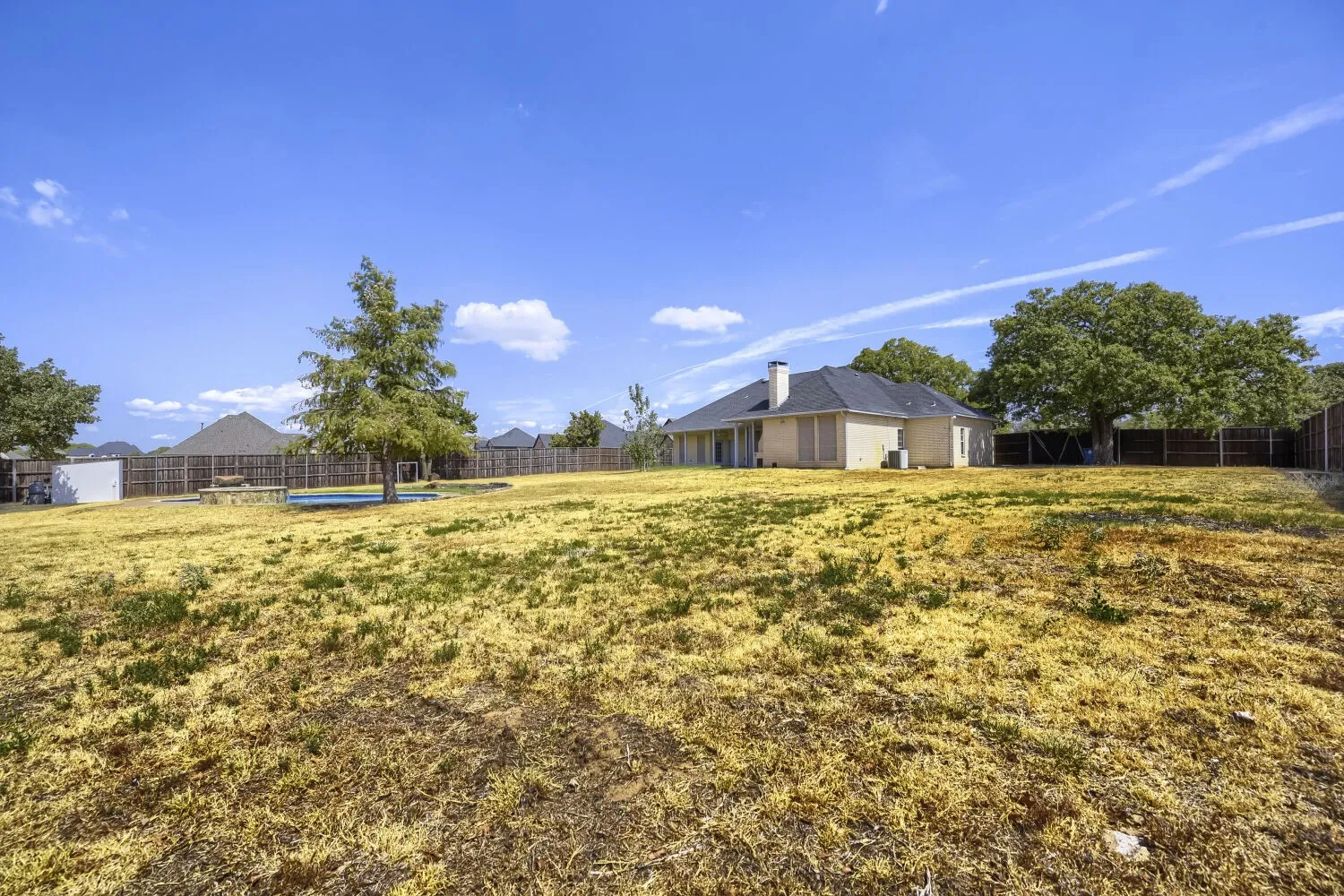Single Family Residence For Sale in Denton County , 201 N Garza Road, Shady Shores, Texas 76208, 4 Bedroom, 3 Bathroom, 2 Garage spaces, 2,668 Sqft, built in 1995, mls#21390817, Real Estate Agent in Shady Shores, Homes For Sale in Denton county, Homes For Sale in Shady Shores, Realtor in Shady Shores Texas, Real Estate Brokerage Independent Realty Texas, Luminita Cordes Realtor