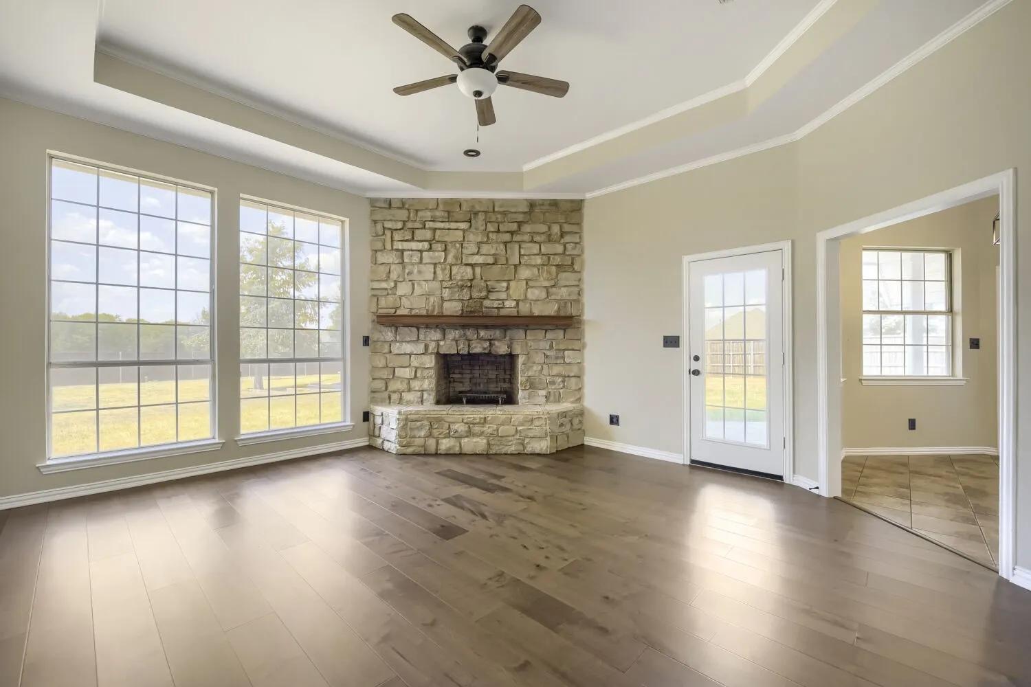 Single Family Residence For Sale in Denton County , 201 N Garza Road, Shady Shores, Texas 76208, 4 Bedroom, 3 Bathroom, 2 Garage spaces, 2,668 Sqft, built in 1995, mls#21390817, Real Estate Agent in Shady Shores, Homes For Sale in Denton county, Homes For Sale in Shady Shores, Realtor in Shady Shores Texas, Real Estate Brokerage Independent Realty Texas, Luminita Cordes Realtor