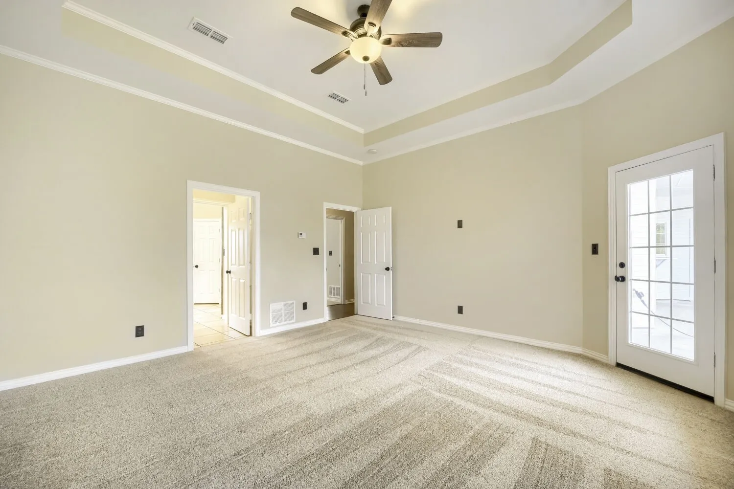 Single Family Residence For Sale in Denton County , 201 N Garza Road, Shady Shores, Texas 76208, 4 Bedroom, 3 Bathroom, 2 Garage spaces, 2,668 Sqft, built in 1995, mls#21390817, Real Estate Agent in Shady Shores, Homes For Sale in Denton county, Homes For Sale in Shady Shores, Realtor in Shady Shores Texas, Real Estate Brokerage Independent Realty Texas, Luminita Cordes Realtor
