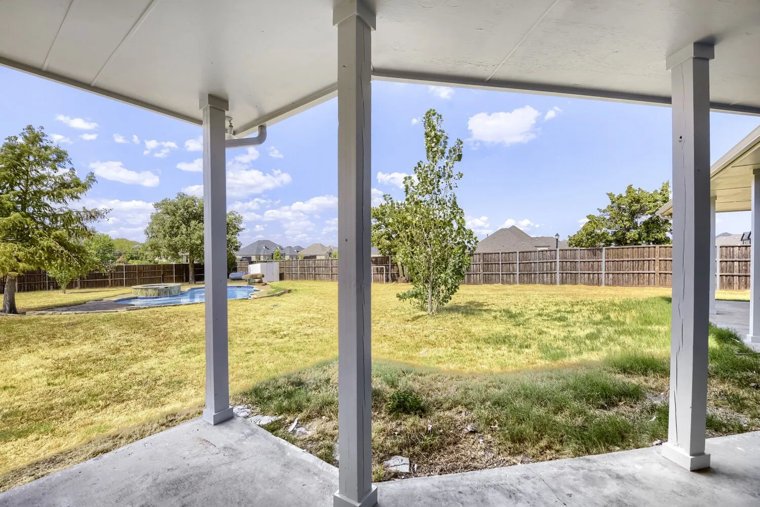 Single Family Residence For Sale in Denton County , 201 N Garza Road, Shady Shores, Texas 76208, 4 Bedroom, 3 Bathroom, 2 Garage spaces, 2,668 Sqft, built in 1995, mls#21390817, Real Estate Agent in Shady Shores, Homes For Sale in Denton county, Homes For Sale in Shady Shores, Realtor in Shady Shores Texas, Real Estate Brokerage Independent Realty Texas, Luminita Cordes Realtor
