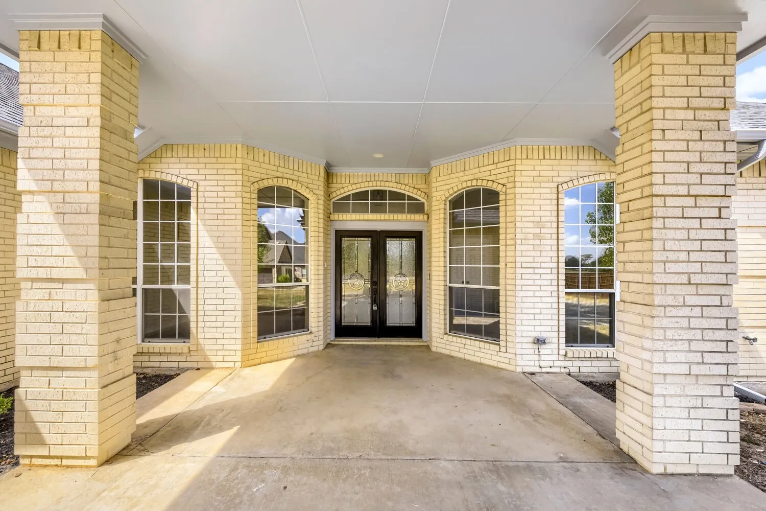 Single Family Residence For Sale in Denton County , 201 N Garza Road, Shady Shores, Texas 76208, 4 Bedroom, 3 Bathroom, 2 Garage spaces, 2,668 Sqft, built in 1995, mls#21390817, Real Estate Agent in Shady Shores, Homes For Sale in Denton county, Homes For Sale in Shady Shores, Realtor in Shady Shores Texas, Real Estate Brokerage Independent Realty Texas, Luminita Cordes Realtor