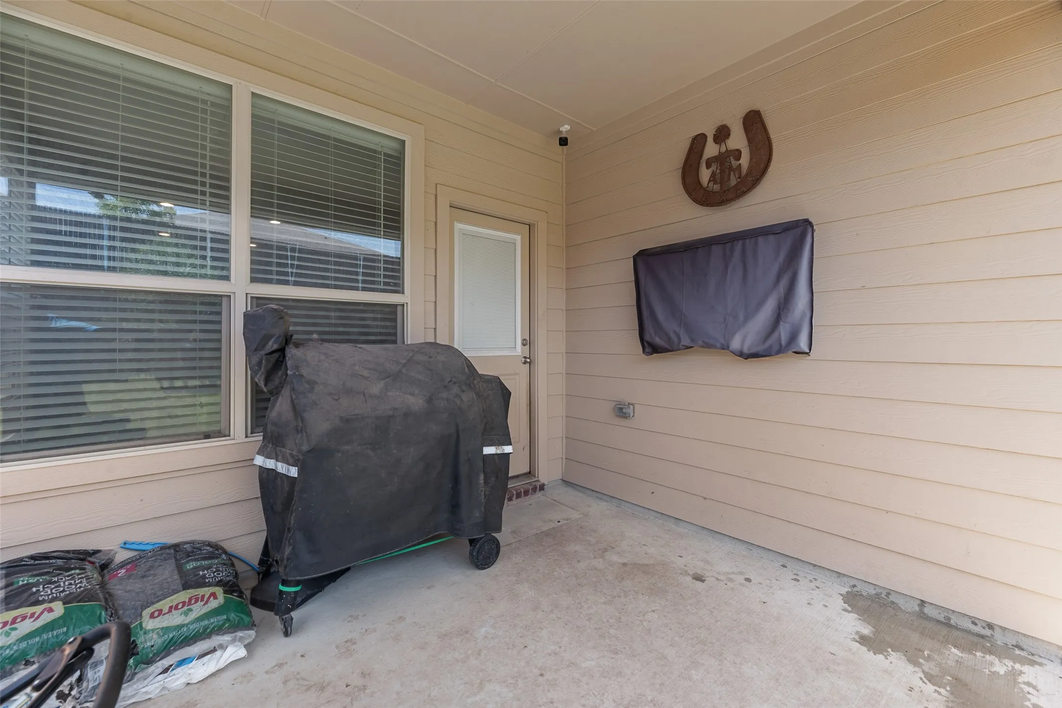 Single Family Residence For Rent in Tarrant County , 9637 Cherryville Road, Fort Worth, Texas 76108, 4 Bedroom, 2 Bathroom, 2 Garage spaces, 1,772 Sqft, built in 2022, mls#21392057, Real Estate Agent in Fort Worth, Homes For Rent in Tarrant county, Homes For Rent in Fort Worth, Realtor in Fort Worth Texas, Real Estate Brokerage Independent Realty Texas, Luminita Cordes Realtor