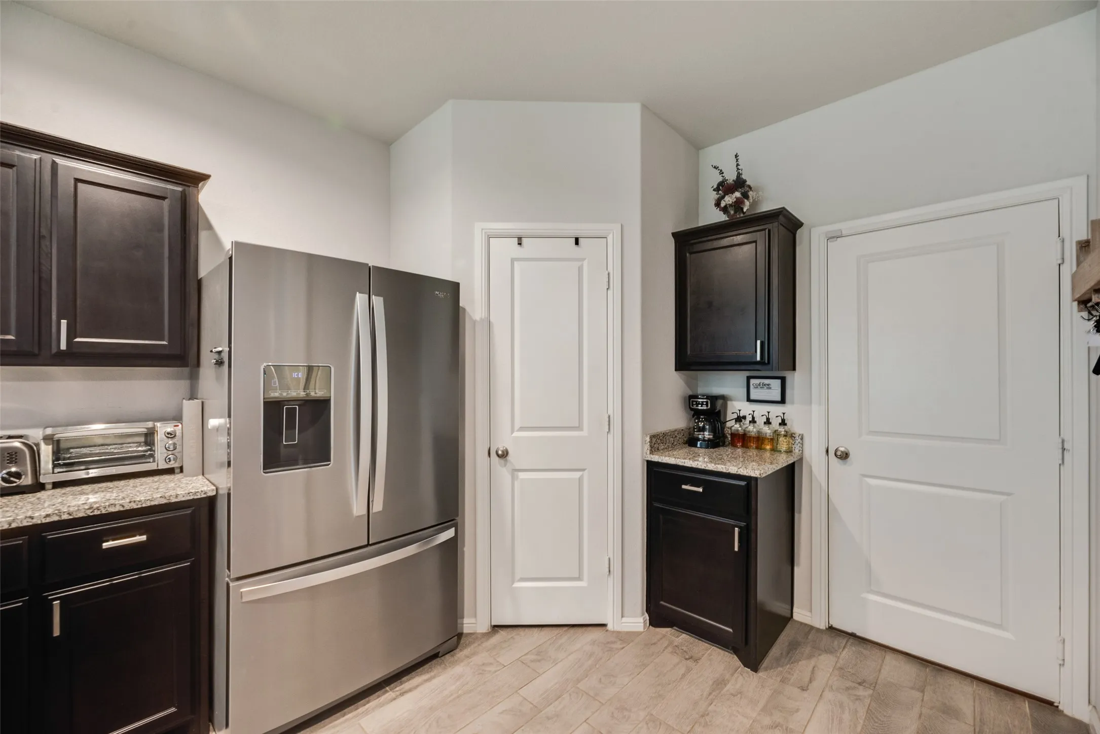Single Family Residence For Rent in Tarrant County , 9637 Cherryville Road, Fort Worth, Texas 76108, 4 Bedroom, 2 Bathroom, 2 Garage spaces, 1,772 Sqft, built in 2022, mls#21392057, Real Estate Agent in Fort Worth, Homes For Rent in Tarrant county, Homes For Rent in Fort Worth, Realtor in Fort Worth Texas, Real Estate Brokerage Independent Realty Texas, Luminita Cordes Realtor