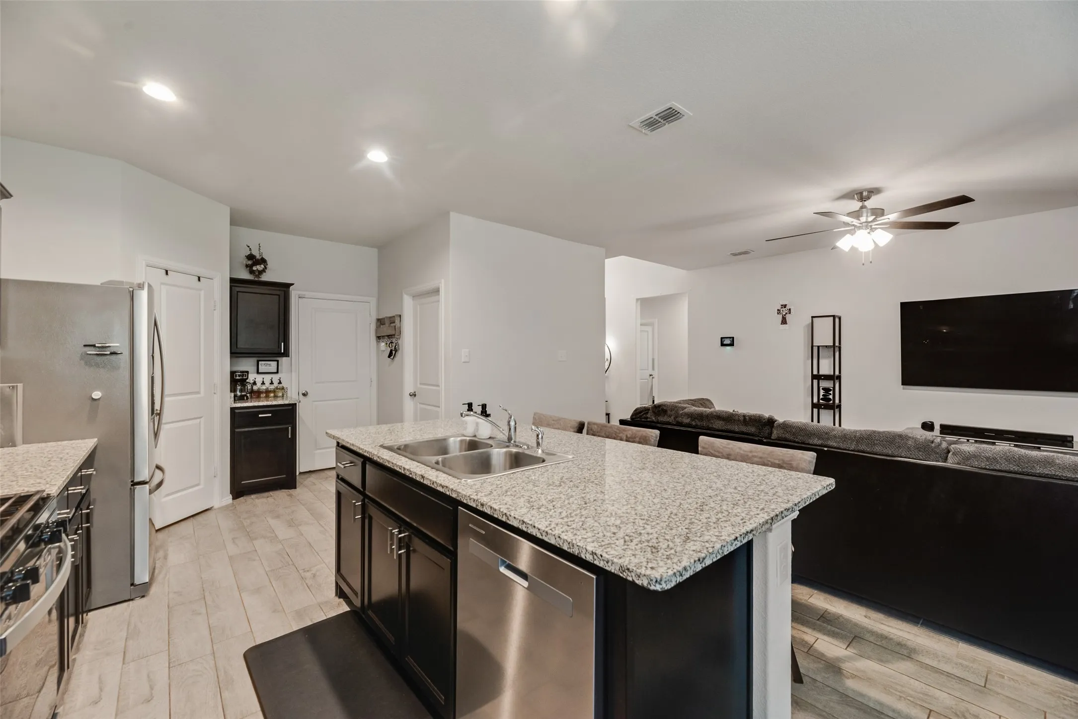 Single Family Residence For Rent in Tarrant County , 9637 Cherryville Road, Fort Worth, Texas 76108, 4 Bedroom, 2 Bathroom, 2 Garage spaces, 1,772 Sqft, built in 2022, mls#21392057, Real Estate Agent in Fort Worth, Homes For Rent in Tarrant county, Homes For Rent in Fort Worth, Realtor in Fort Worth Texas, Real Estate Brokerage Independent Realty Texas, Luminita Cordes Realtor