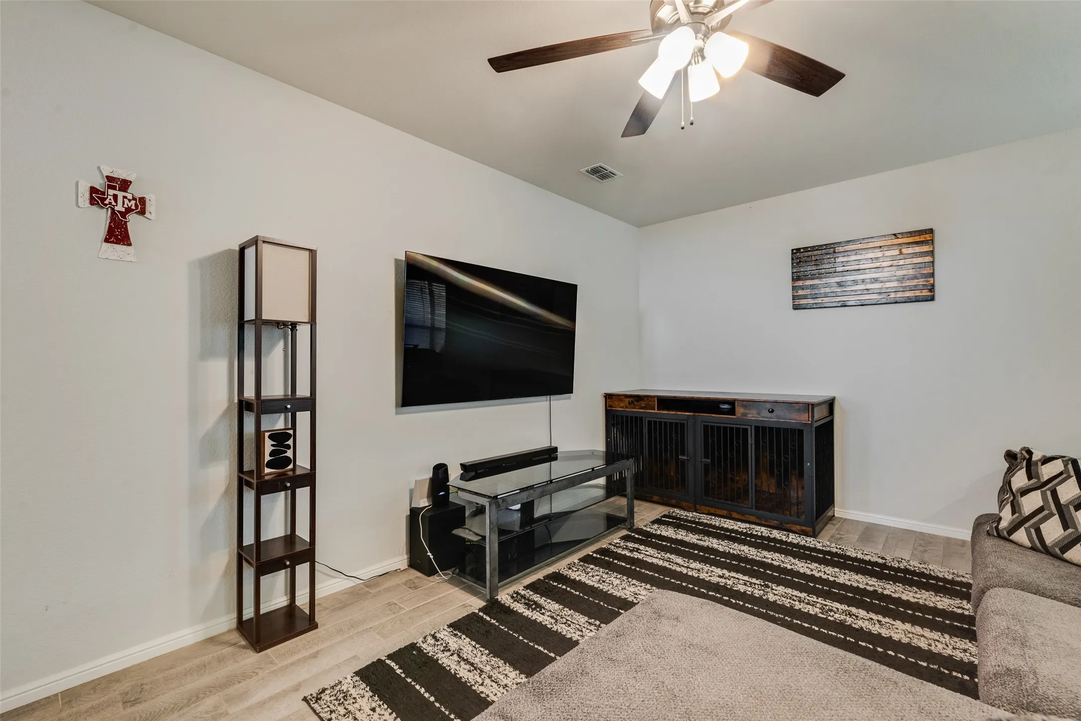 Single Family Residence For Rent in Tarrant County , 9637 Cherryville Road, Fort Worth, Texas 76108, 4 Bedroom, 2 Bathroom, 2 Garage spaces, 1,772 Sqft, built in 2022, mls#21392057, Real Estate Agent in Fort Worth, Homes For Rent in Tarrant county, Homes For Rent in Fort Worth, Realtor in Fort Worth Texas, Real Estate Brokerage Independent Realty Texas, Luminita Cordes Realtor