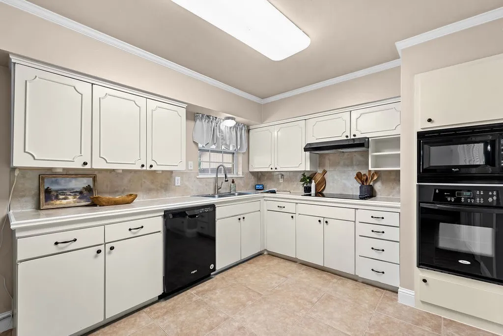 Single Family Residence For Sale in Dallas County , 1830 Pleasant Run Road, Carrollton, Texas 75006, 4 Bedroom, 2 Bathroom, Garage spaces, 1,499 Sqft, built in 1963, mls#21392056, Real Estate Agent in Carrollton, Homes For Sale in Dallas county, Homes For Sale in Carrollton, Realtor in Carrollton Texas, Real Estate Brokerage Independent Realty Texas, Luminita Cordes Realtor