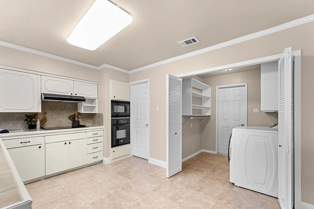 Single Family Residence For Sale in Dallas County , 1830 Pleasant Run Road, Carrollton, Texas 75006, 4 Bedroom, 2 Bathroom, Garage spaces, 1,499 Sqft, built in 1963, mls#21392056, Real Estate Agent in Carrollton, Homes For Sale in Dallas county, Homes For Sale in Carrollton, Realtor in Carrollton Texas, Real Estate Brokerage Independent Realty Texas, Luminita Cordes Realtor