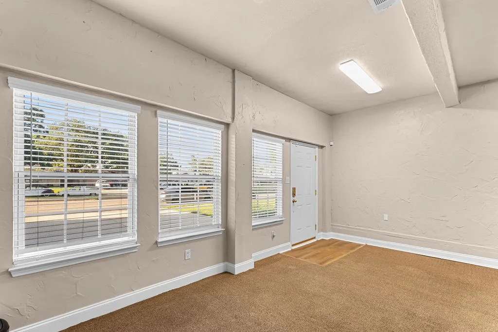 Single Family Residence For Sale in Dallas County , 1830 Pleasant Run Road, Carrollton, Texas 75006, 4 Bedroom, 2 Bathroom, Garage spaces, 1,499 Sqft, built in 1963, mls#21392056, Real Estate Agent in Carrollton, Homes For Sale in Dallas county, Homes For Sale in Carrollton, Realtor in Carrollton Texas, Real Estate Brokerage Independent Realty Texas, Luminita Cordes Realtor