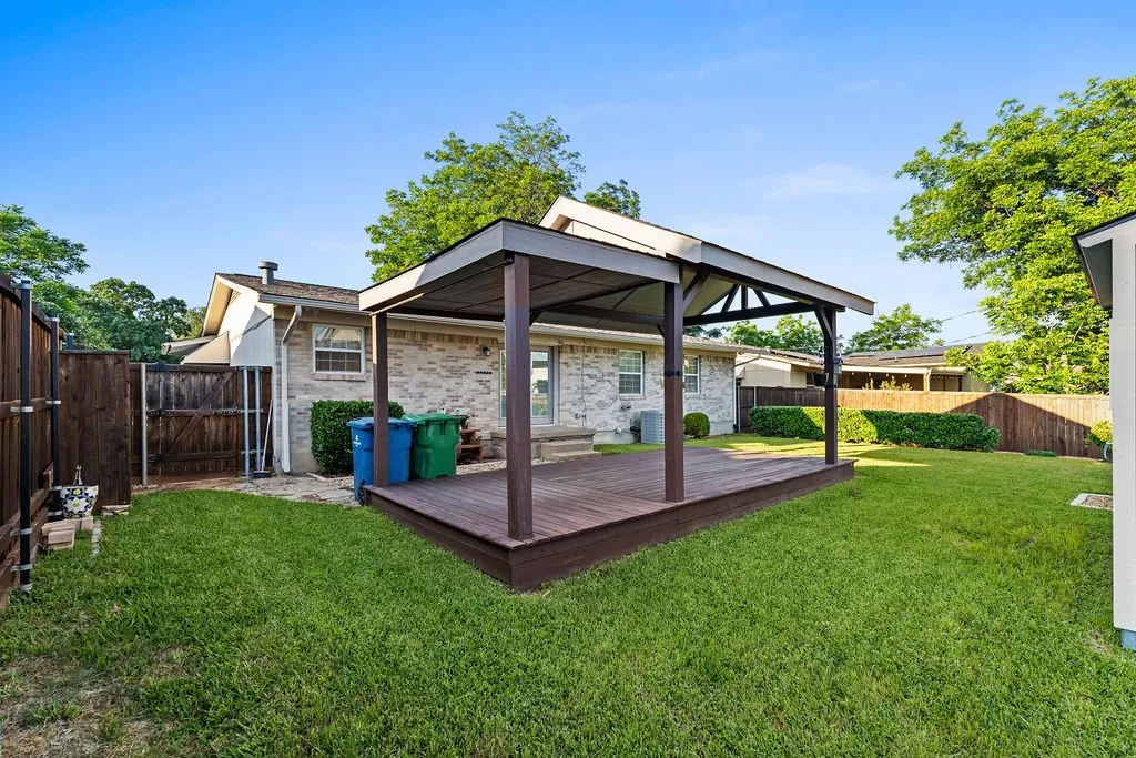 Single Family Residence For Sale in Dallas County , 1830 Pleasant Run Road, Carrollton, Texas 75006, 4 Bedroom, 2 Bathroom, Garage spaces, 1,499 Sqft, built in 1963, mls#21392056, Real Estate Agent in Carrollton, Homes For Sale in Dallas county, Homes For Sale in Carrollton, Realtor in Carrollton Texas, Real Estate Brokerage Independent Realty Texas, Luminita Cordes Realtor