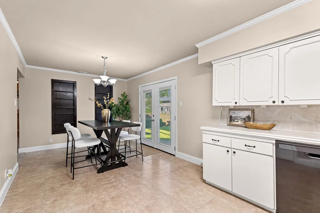 Single Family Residence For Sale in Dallas County , 1830 Pleasant Run Road, Carrollton, Texas 75006, 4 Bedroom, 2 Bathroom, Garage spaces, 1,499 Sqft, built in 1963, mls#21392056, Real Estate Agent in Carrollton, Homes For Sale in Dallas county, Homes For Sale in Carrollton, Realtor in Carrollton Texas, Real Estate Brokerage Independent Realty Texas, Luminita Cordes Realtor