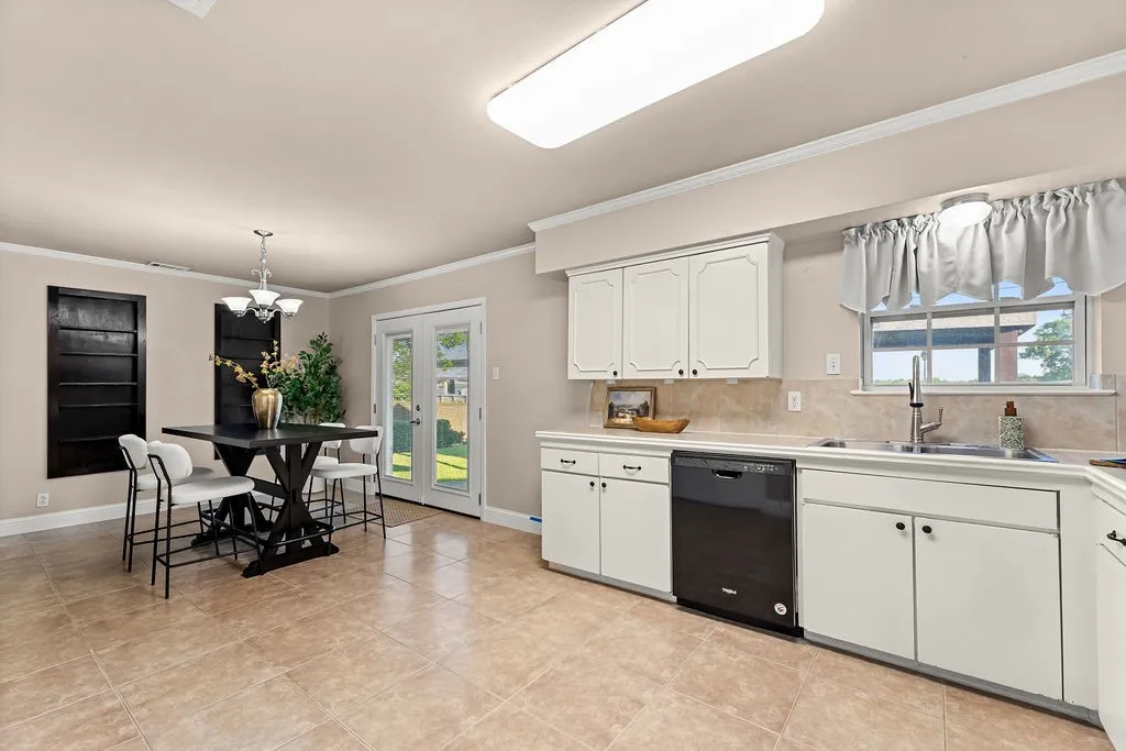 Single Family Residence For Sale in Dallas County , 1830 Pleasant Run Road, Carrollton, Texas 75006, 4 Bedroom, 2 Bathroom, Garage spaces, 1,499 Sqft, built in 1963, mls#21392056, Real Estate Agent in Carrollton, Homes For Sale in Dallas county, Homes For Sale in Carrollton, Realtor in Carrollton Texas, Real Estate Brokerage Independent Realty Texas, Luminita Cordes Realtor
