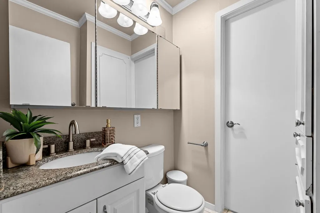 Single Family Residence For Sale in Dallas County , 1830 Pleasant Run Road, Carrollton, Texas 75006, 4 Bedroom, 2 Bathroom, Garage spaces, 1,499 Sqft, built in 1963, mls#21392056, Real Estate Agent in Carrollton, Homes For Sale in Dallas county, Homes For Sale in Carrollton, Realtor in Carrollton Texas, Real Estate Brokerage Independent Realty Texas, Luminita Cordes Realtor