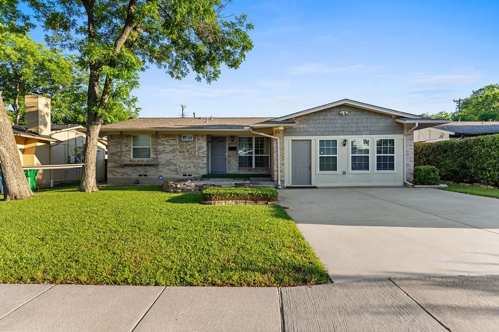 Single Family Residence For Sale in Dallas County , 1830 Pleasant Run Road, Carrollton, Texas 75006, 4 Bedroom, 2 Bathroom, Garage spaces, 1,499 Sqft, built in 1963, mls#21392056, Real Estate Agent in Carrollton, Homes For Sale in Dallas county, Homes For Sale in Carrollton, Realtor in Carrollton Texas, Real Estate Brokerage Independent Realty Texas, Luminita Cordes Realtor