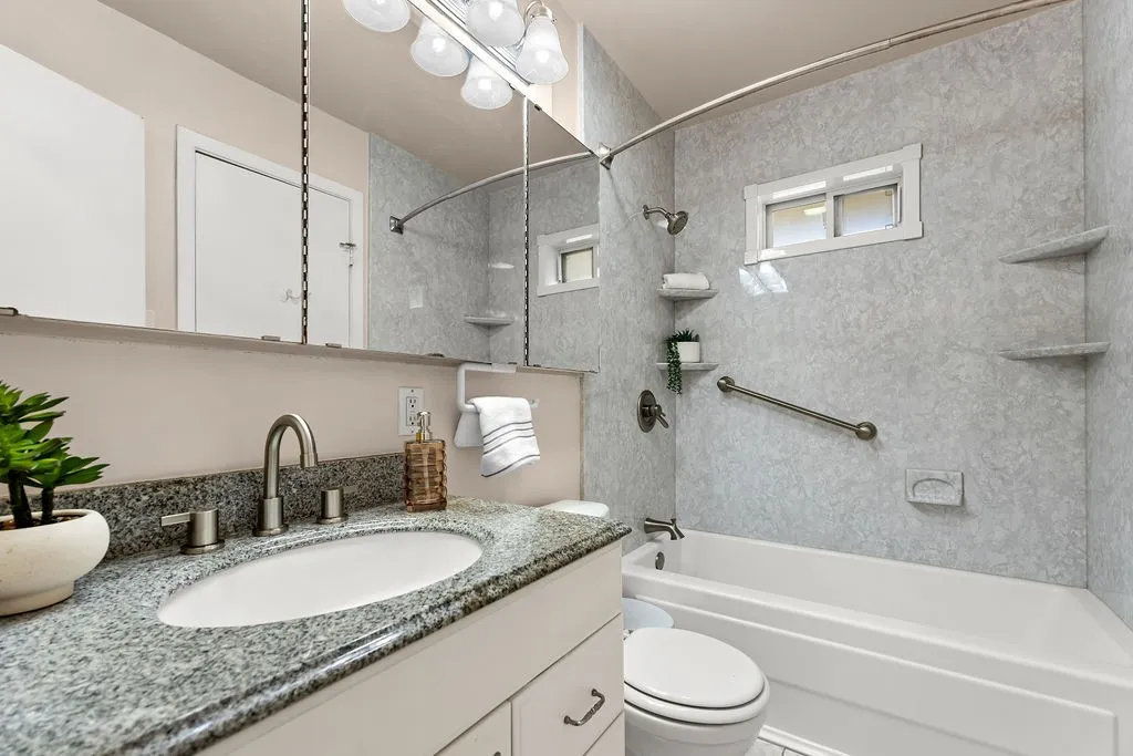 Single Family Residence For Sale in Dallas County , 1830 Pleasant Run Road, Carrollton, Texas 75006, 4 Bedroom, 2 Bathroom, Garage spaces, 1,499 Sqft, built in 1963, mls#21392056, Real Estate Agent in Carrollton, Homes For Sale in Dallas county, Homes For Sale in Carrollton, Realtor in Carrollton Texas, Real Estate Brokerage Independent Realty Texas, Luminita Cordes Realtor