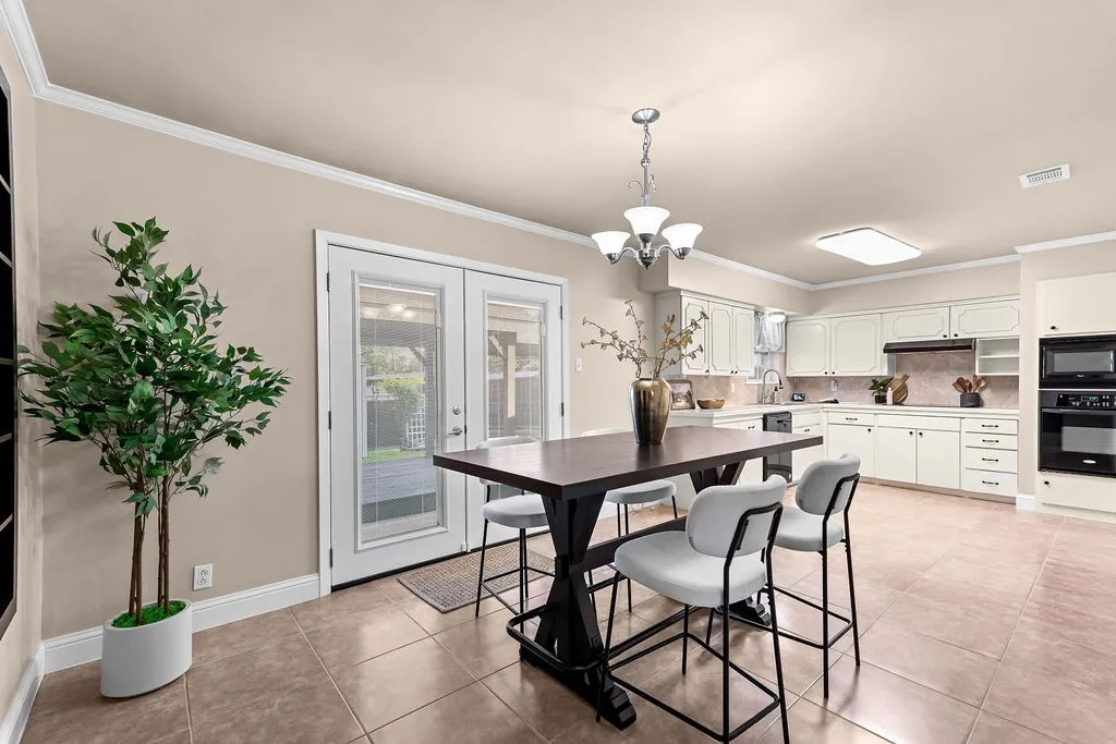 Single Family Residence For Sale in Dallas County , 1830 Pleasant Run Road, Carrollton, Texas 75006, 4 Bedroom, 2 Bathroom, Garage spaces, 1,499 Sqft, built in 1963, mls#21392056, Real Estate Agent in Carrollton, Homes For Sale in Dallas county, Homes For Sale in Carrollton, Realtor in Carrollton Texas, Real Estate Brokerage Independent Realty Texas, Luminita Cordes Realtor