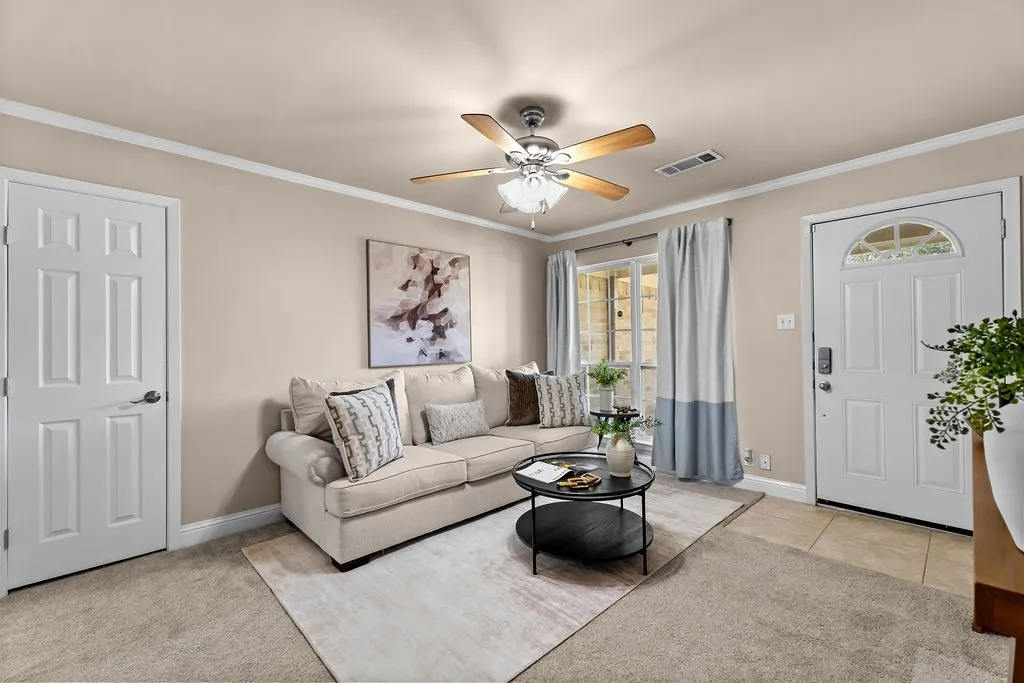 Single Family Residence For Sale in Dallas County , 1830 Pleasant Run Road, Carrollton, Texas 75006, 4 Bedroom, 2 Bathroom, Garage spaces, 1,499 Sqft, built in 1963, mls#21392056, Real Estate Agent in Carrollton, Homes For Sale in Dallas county, Homes For Sale in Carrollton, Realtor in Carrollton Texas, Real Estate Brokerage Independent Realty Texas, Luminita Cordes Realtor