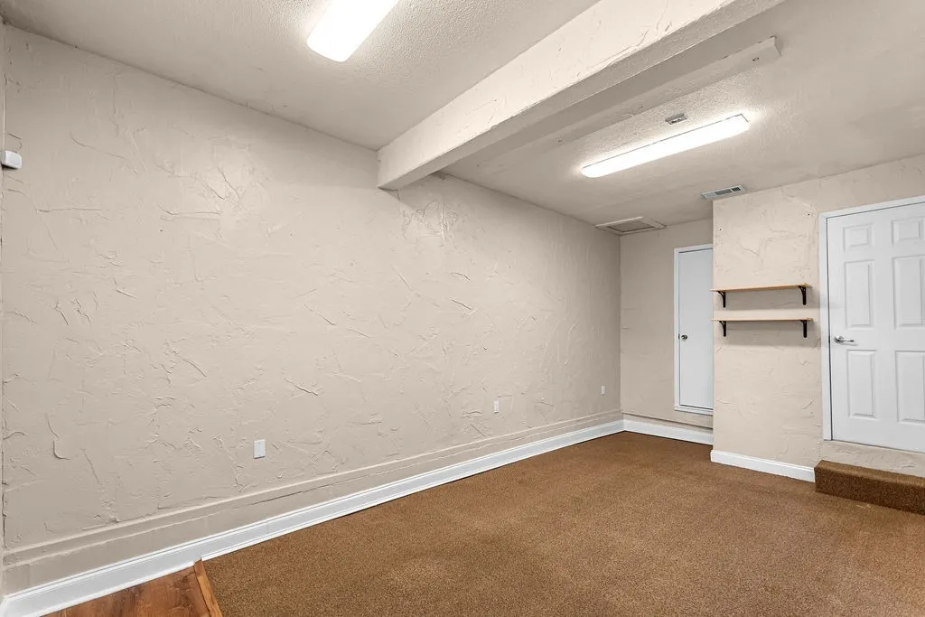 Single Family Residence For Sale in Dallas County , 1830 Pleasant Run Road, Carrollton, Texas 75006, 4 Bedroom, 2 Bathroom, Garage spaces, 1,499 Sqft, built in 1963, mls#21392056, Real Estate Agent in Carrollton, Homes For Sale in Dallas county, Homes For Sale in Carrollton, Realtor in Carrollton Texas, Real Estate Brokerage Independent Realty Texas, Luminita Cordes Realtor