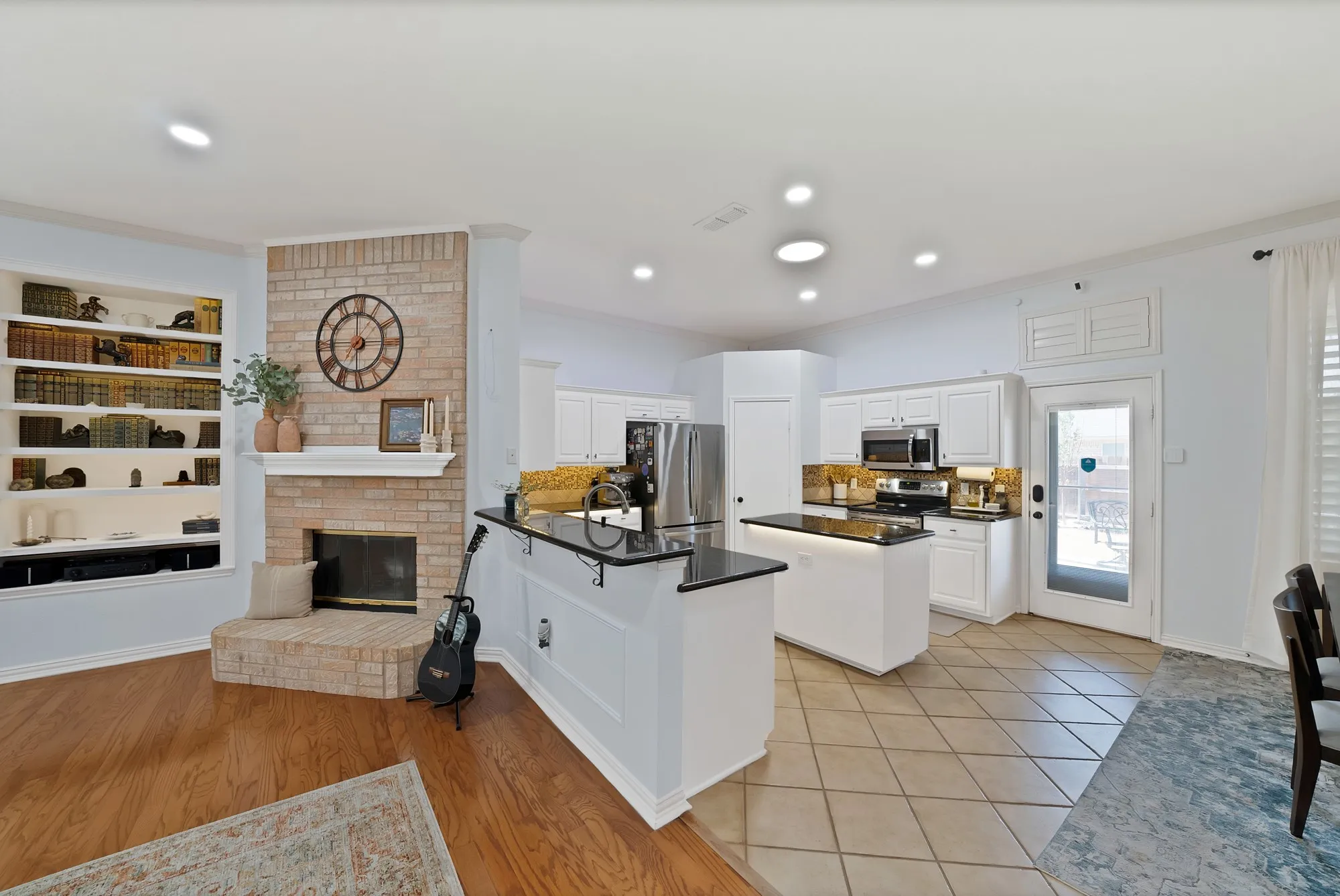 Single Family Residence For Sale in Tarrant County , 109 Goldeneye Lane, Fort Worth, Texas 76120, 4 Bedroom, 2 Bathroom, 2 Garage spaces, 1,970 Sqft, built in 2002, mls#21391700, Real Estate Agent in Fort Worth, Homes For Sale in Tarrant county, Homes For Sale in Fort Worth, Realtor in Fort Worth Texas, Real Estate Brokerage Independent Realty Texas, Luminita Cordes Realtor