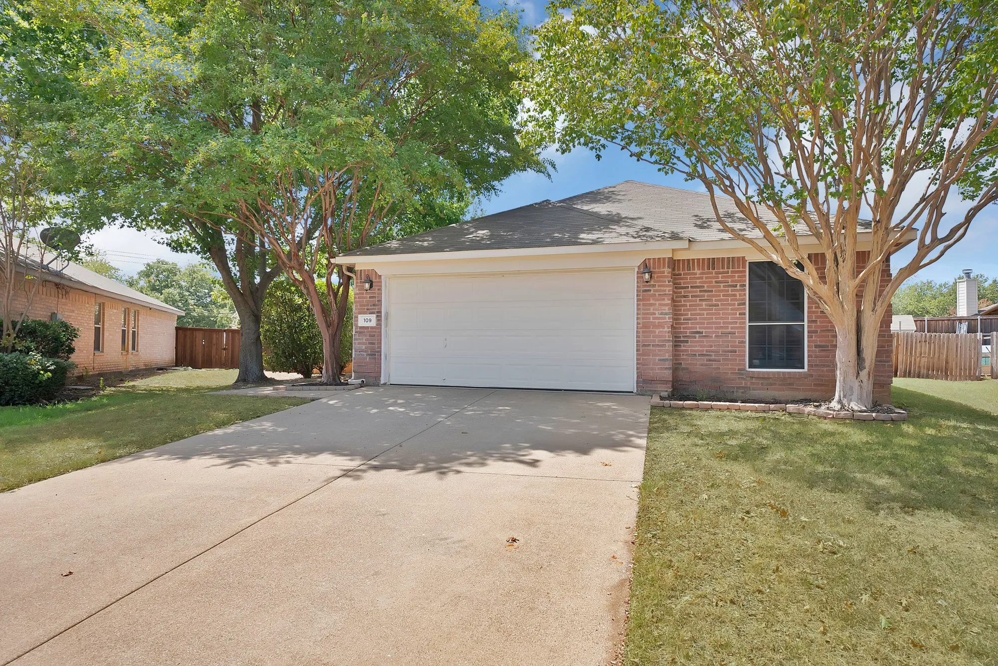Single Family Residence For Sale in Tarrant County , 109 Goldeneye Lane, Fort Worth, Texas 76120, 4 Bedroom, 2 Bathroom, 2 Garage spaces, 1,970 Sqft, built in 2002, mls#21391700, Real Estate Agent in Fort Worth, Homes For Sale in Tarrant county, Homes For Sale in Fort Worth, Realtor in Fort Worth Texas, Real Estate Brokerage Independent Realty Texas, Luminita Cordes Realtor