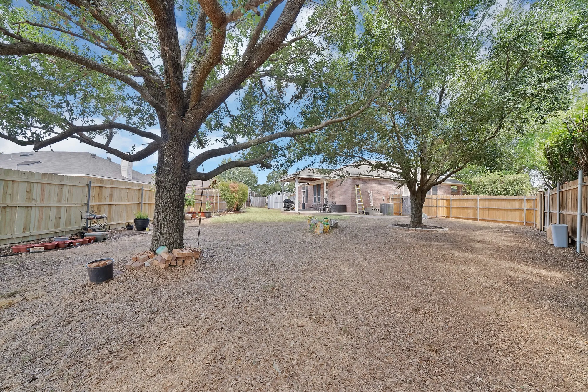 Single Family Residence For Sale in Tarrant County , 109 Goldeneye Lane, Fort Worth, Texas 76120, 4 Bedroom, 2 Bathroom, 2 Garage spaces, 1,970 Sqft, built in 2002, mls#21391700, Real Estate Agent in Fort Worth, Homes For Sale in Tarrant county, Homes For Sale in Fort Worth, Realtor in Fort Worth Texas, Real Estate Brokerage Independent Realty Texas, Luminita Cordes Realtor
